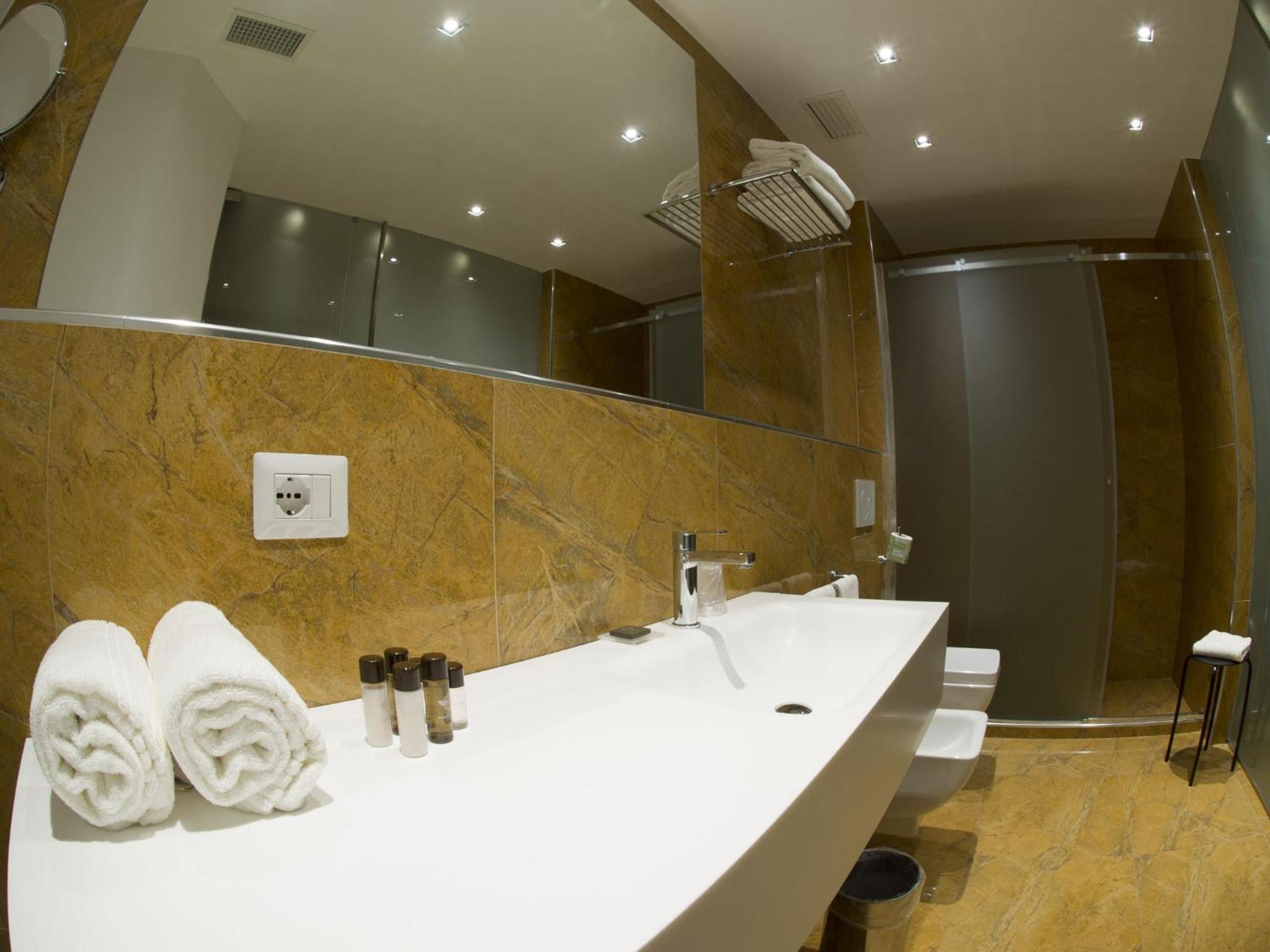 Superior Triple Room with Balcony photo 3