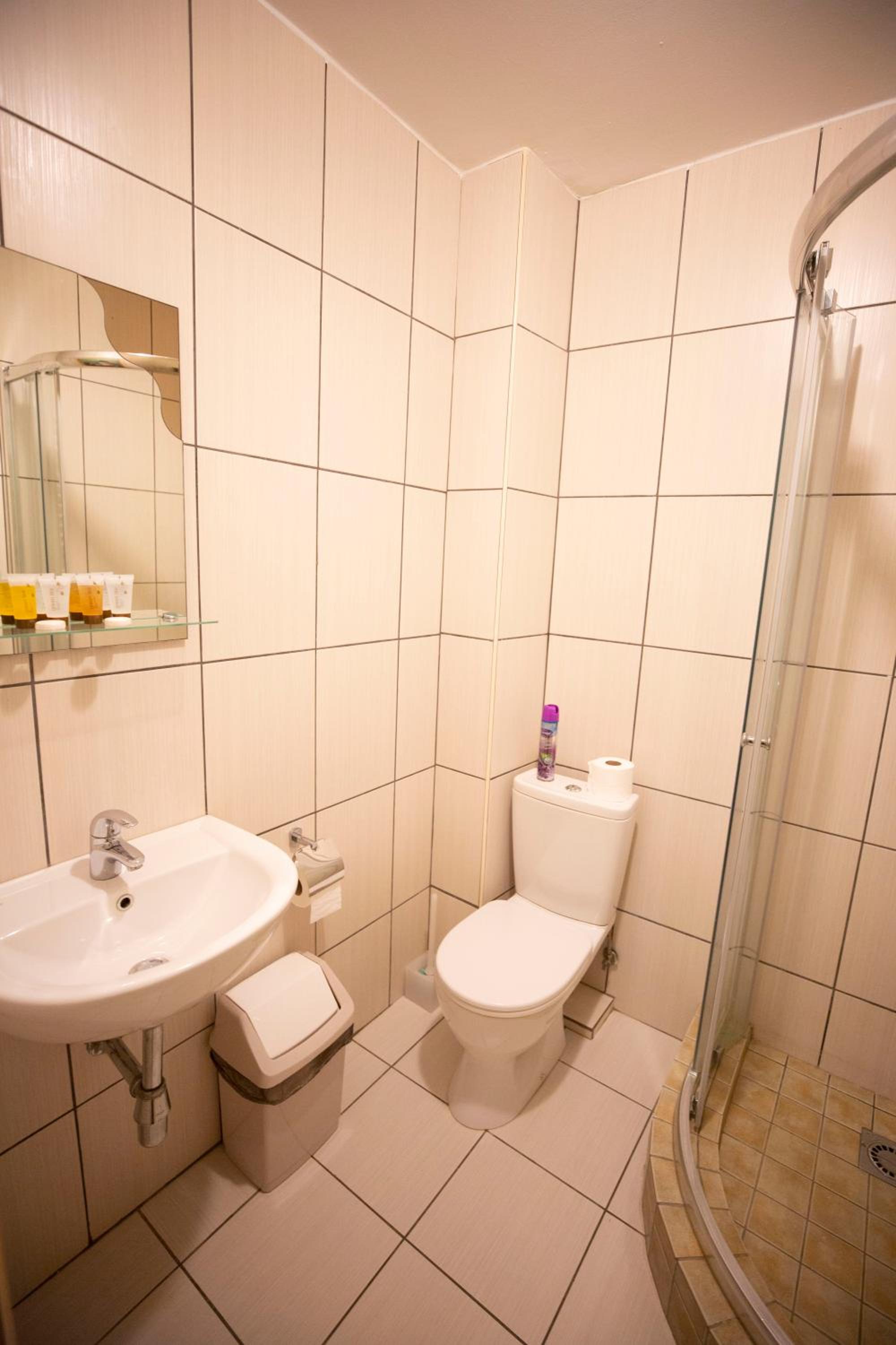 One-Bedroom Apartment - Photo 6