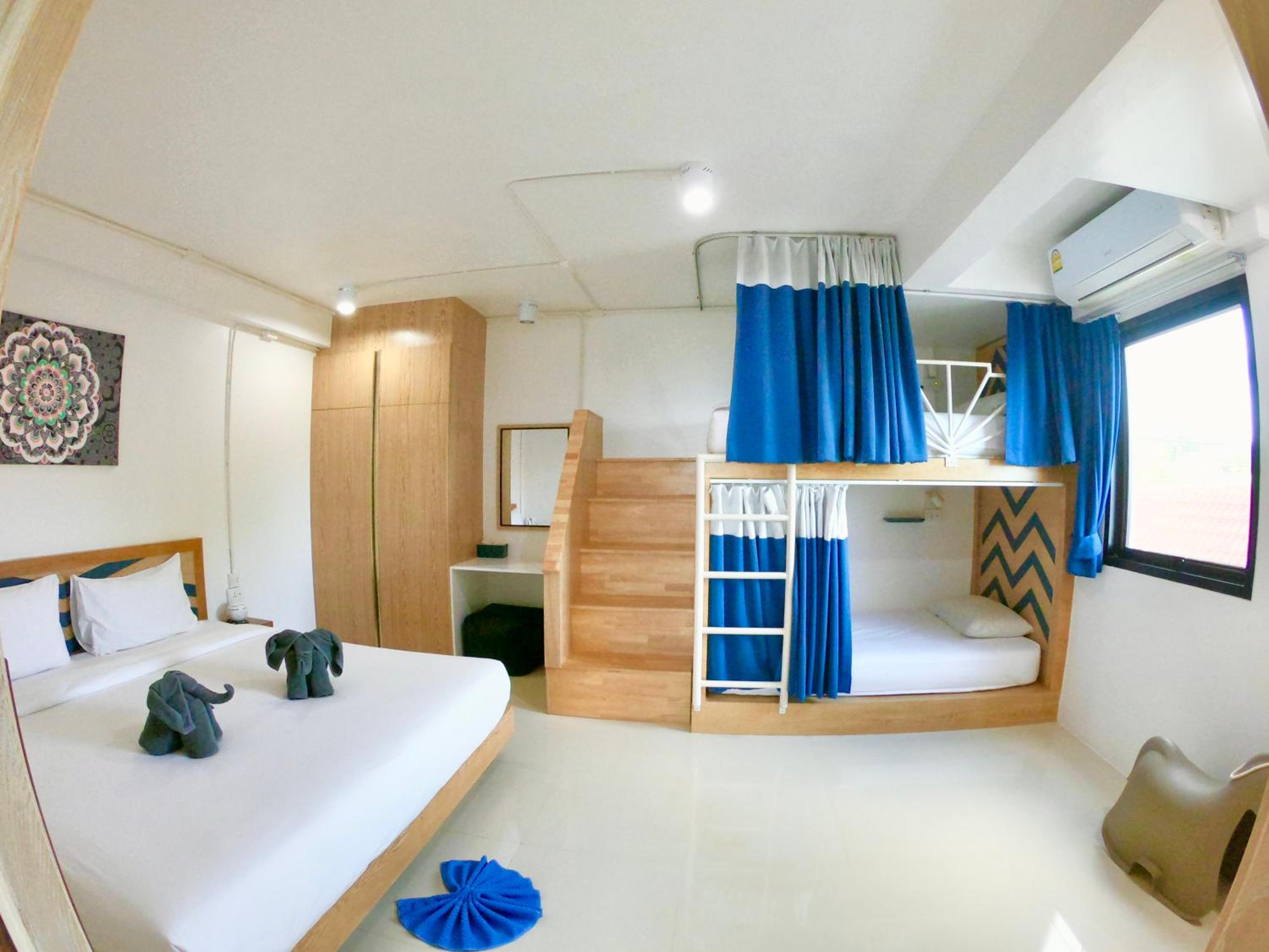 Deluxe Family Room