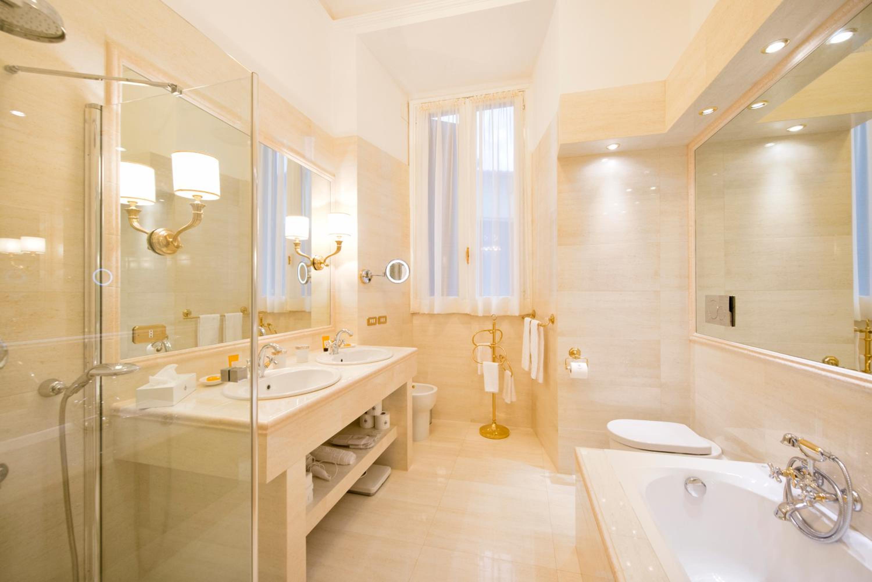 Emperor Bonaparte Suite photo 3
