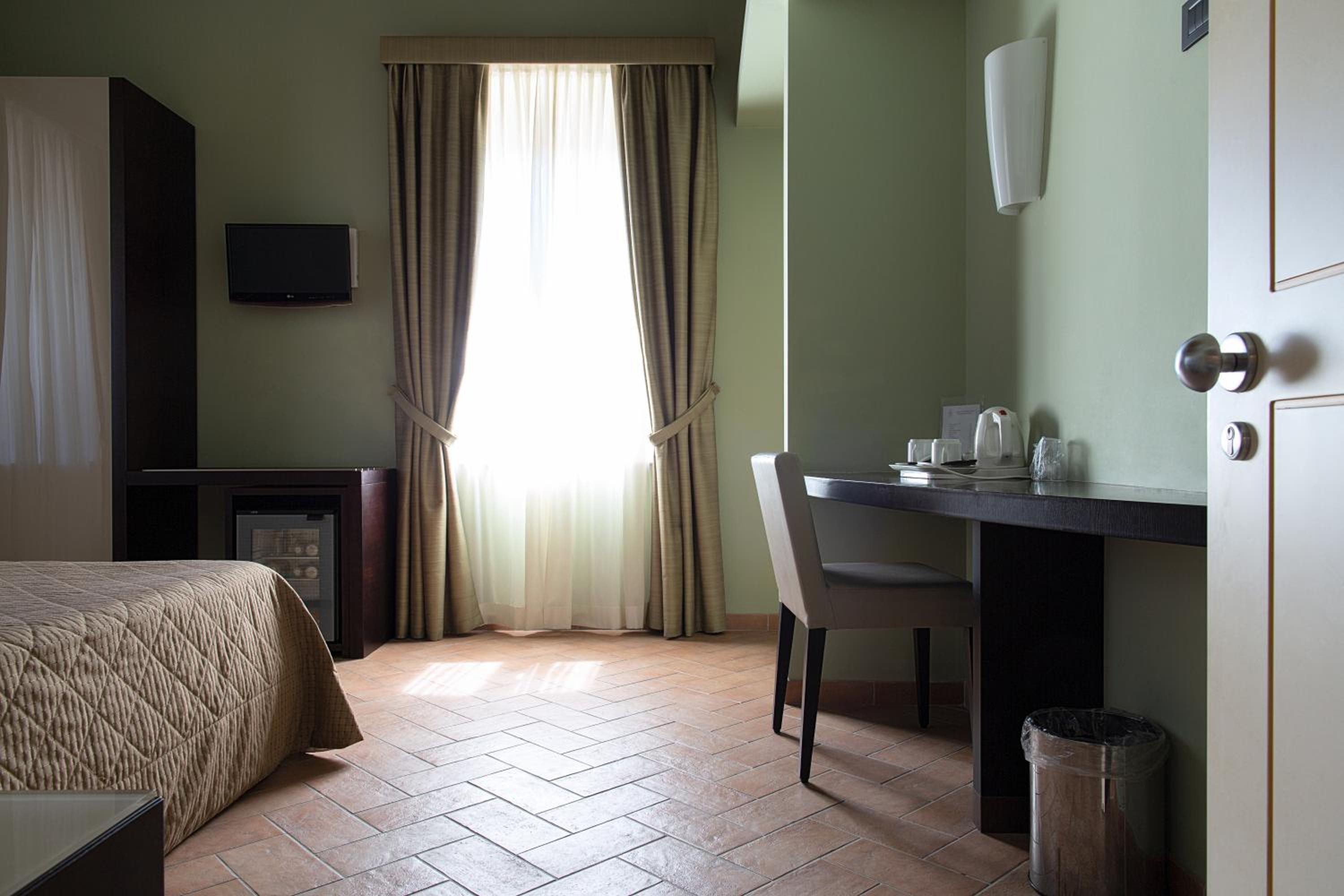 Double or Twin Room - Photo 3