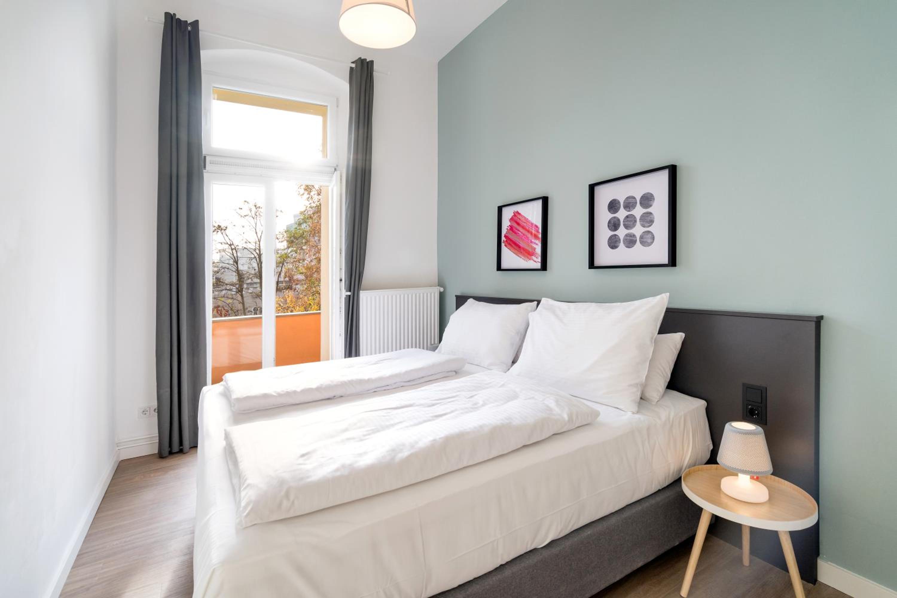 Four-Bedroom Apartment with Balcony	 photo 3