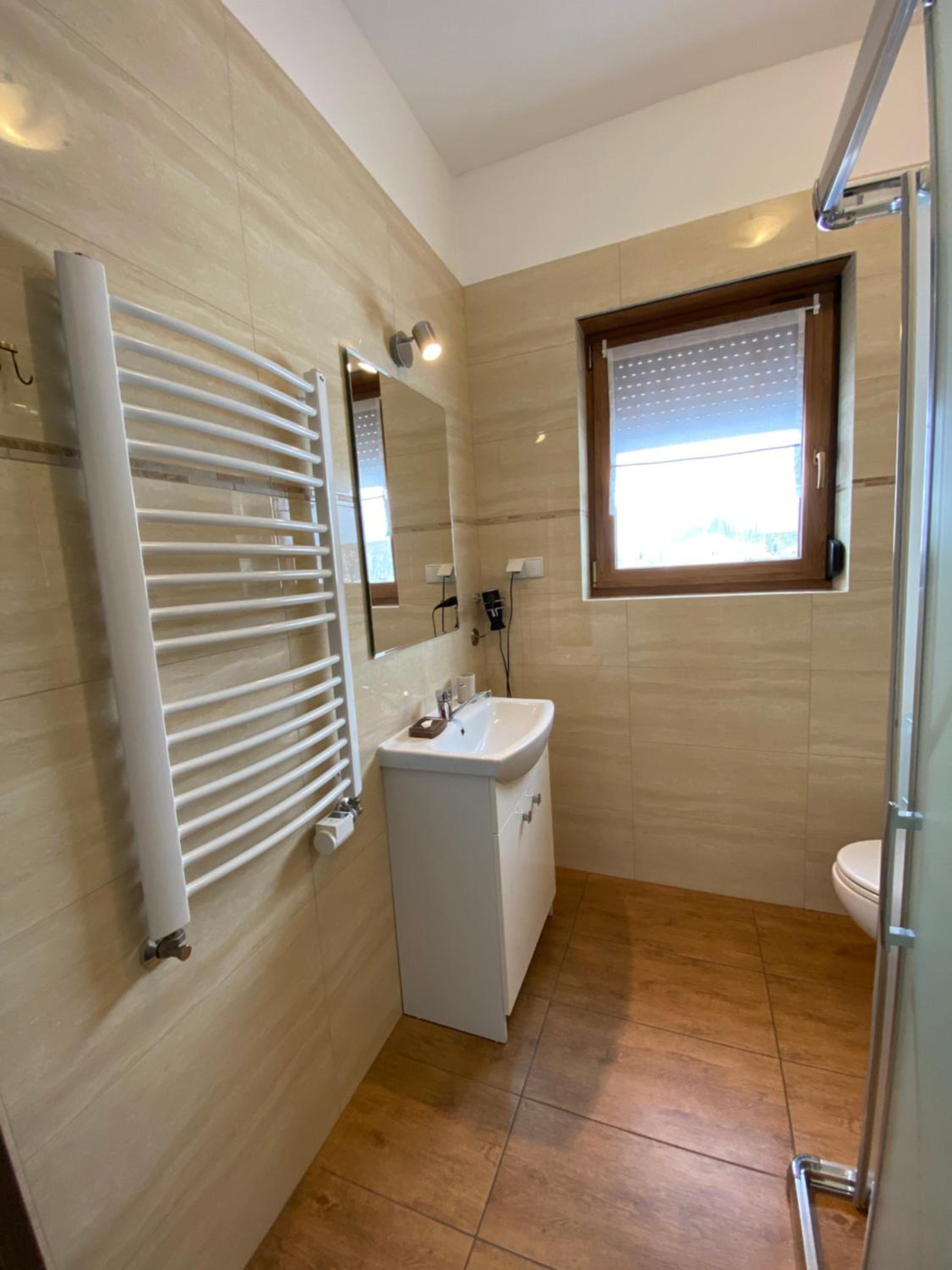 Five-Bedroom House photo 2