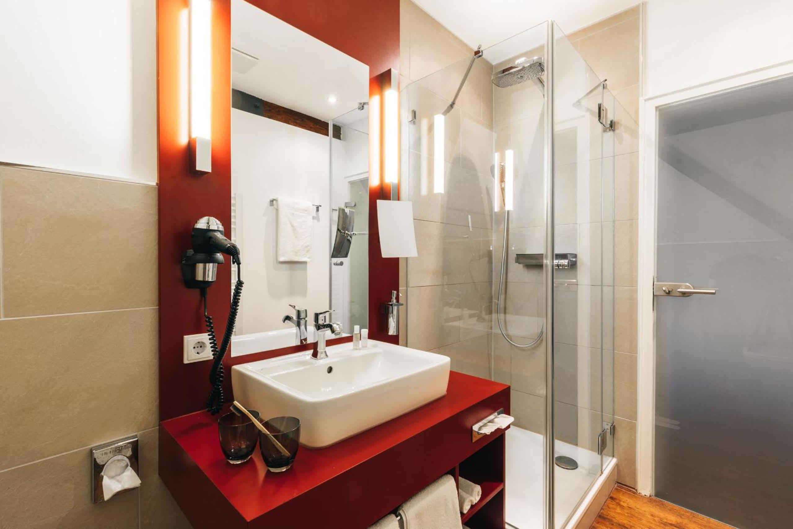 Standard Double Room - Photo 3