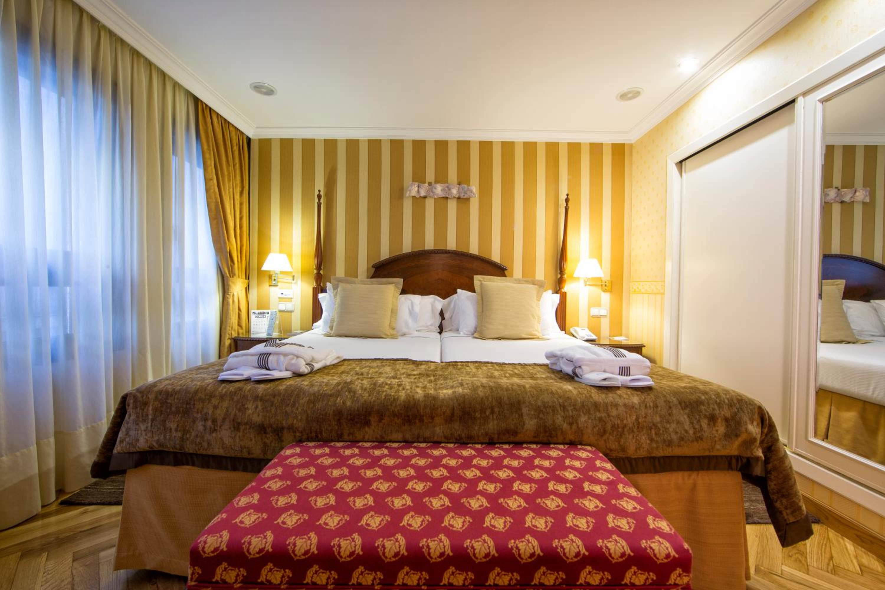 Suite - Photo 7