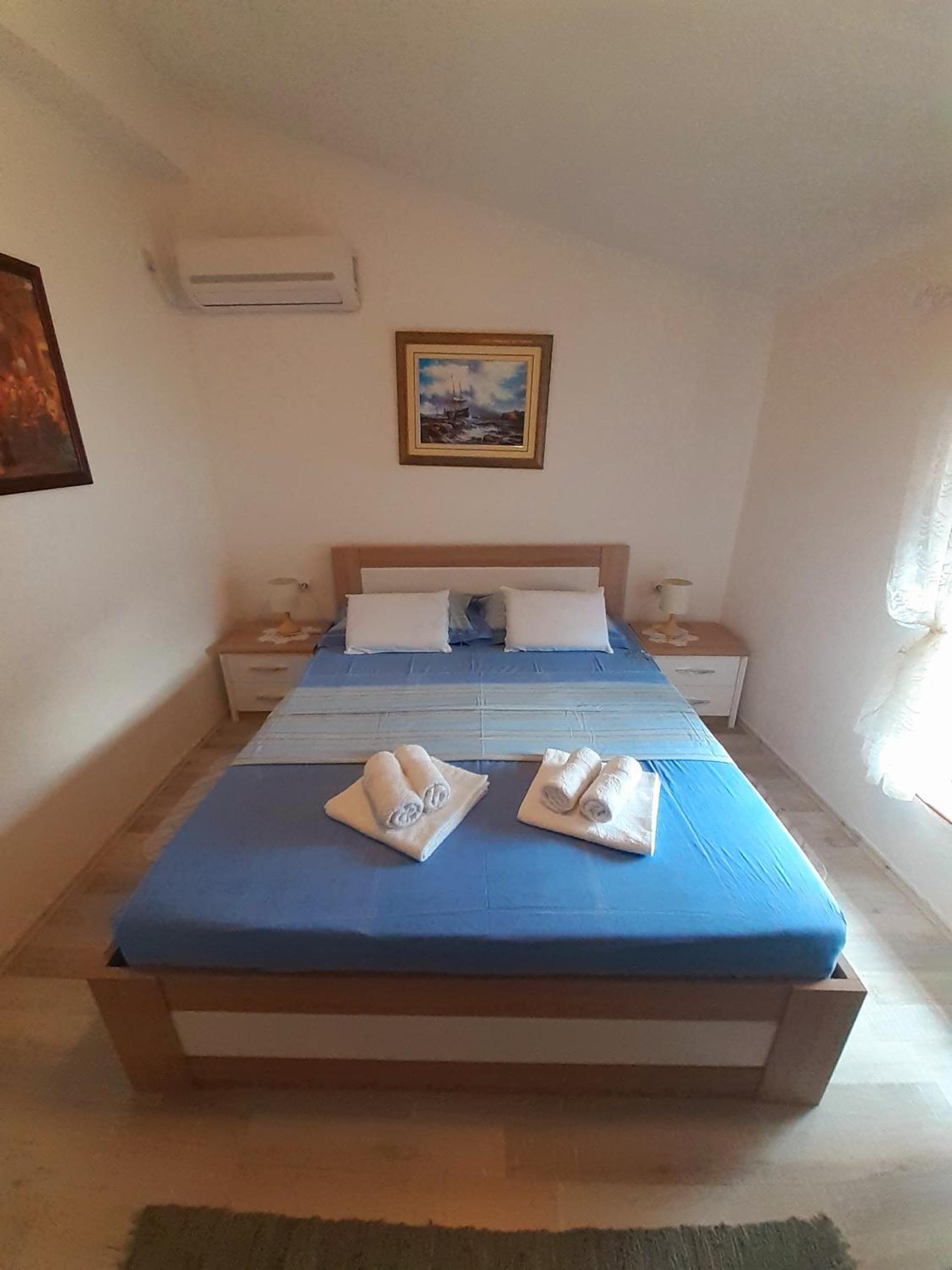 Double Room with Shared Bathroom photo 2