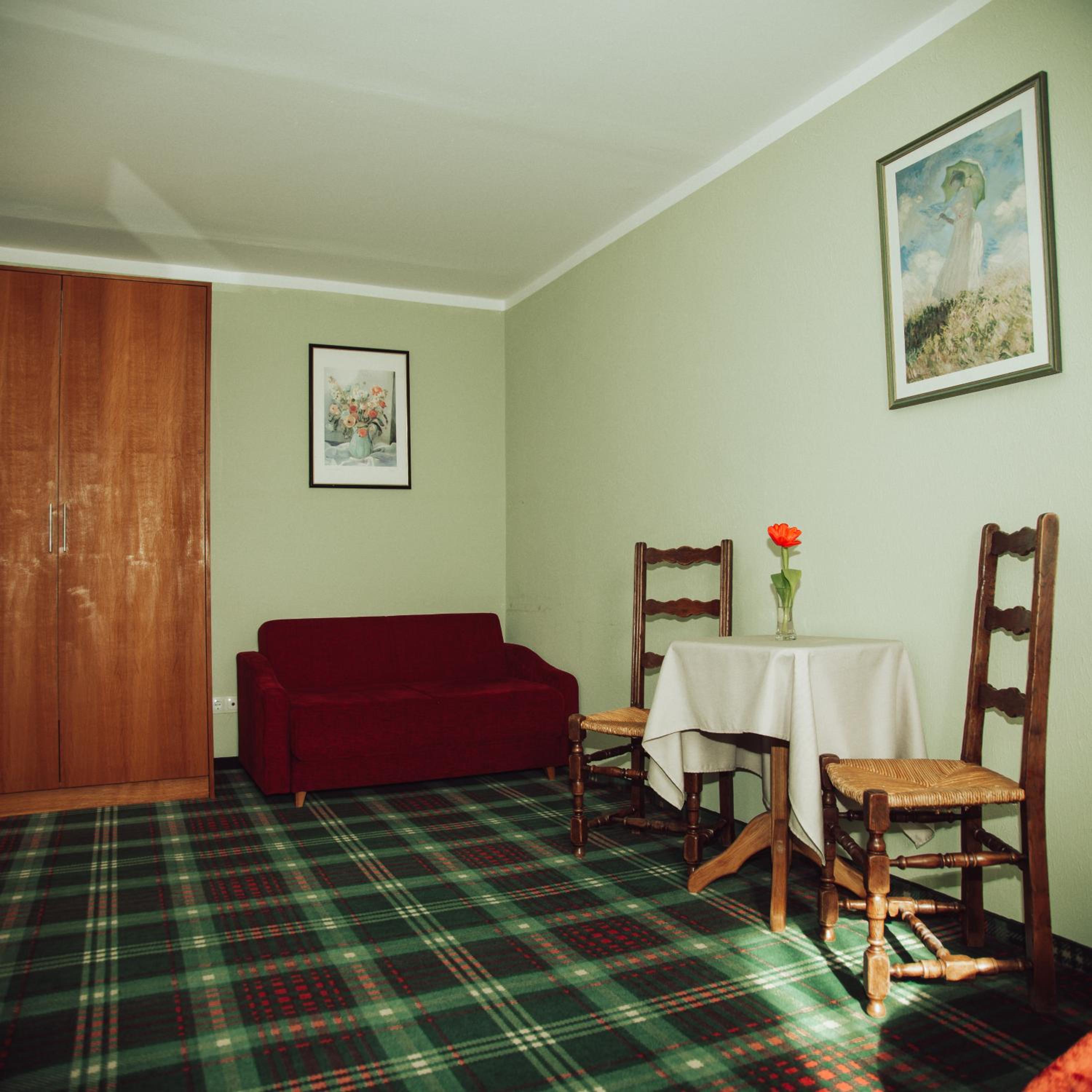 Economy Quadruple Room - Photo 4