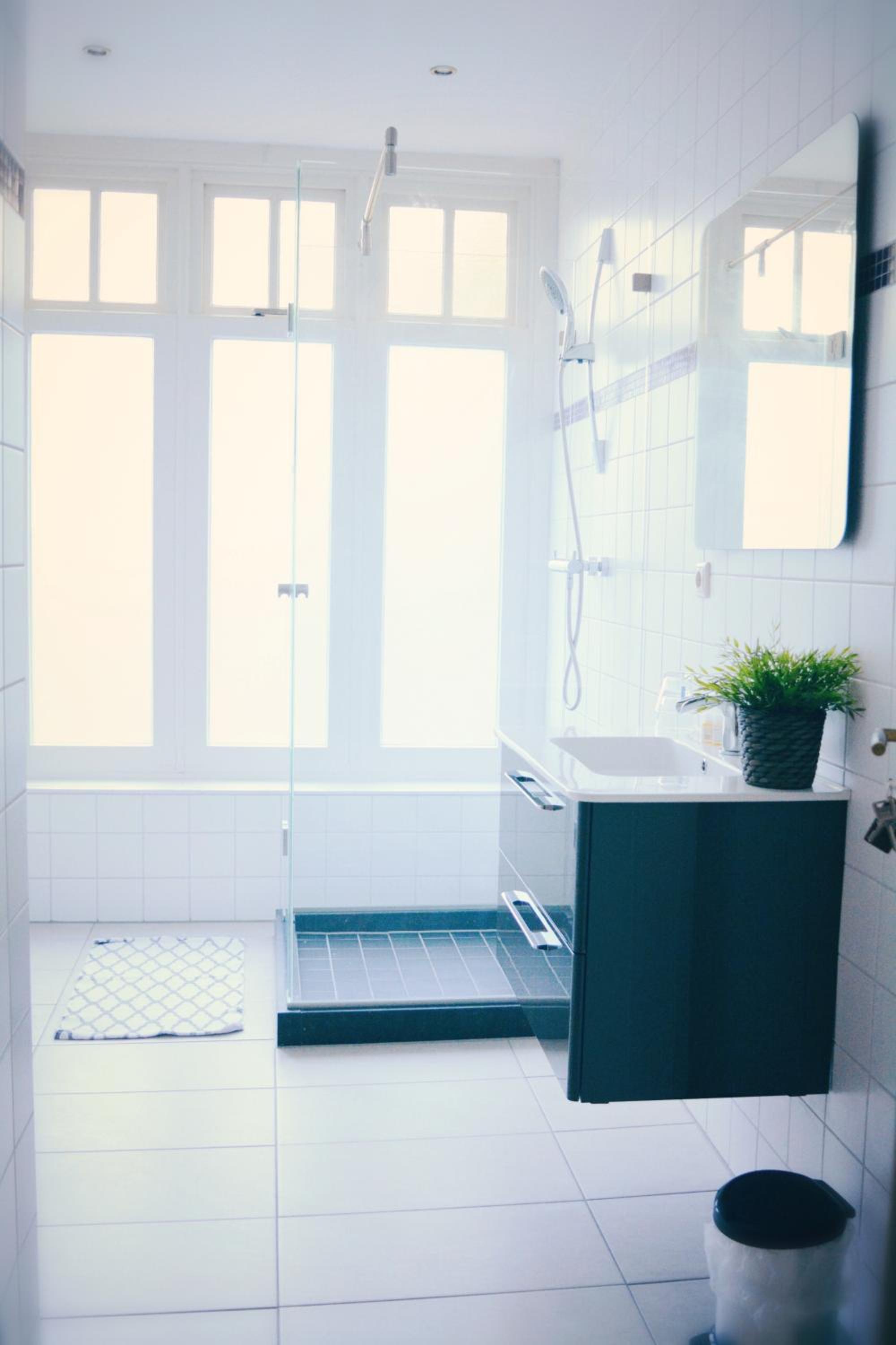 Budget Double Room with Private External Bathroom photo 2
