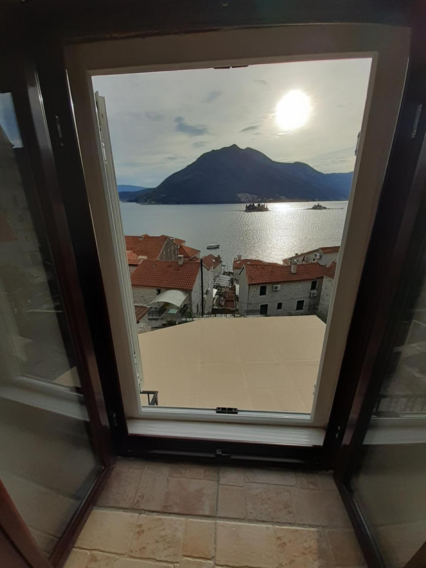 Double Room with Shared Bathroom photo 2