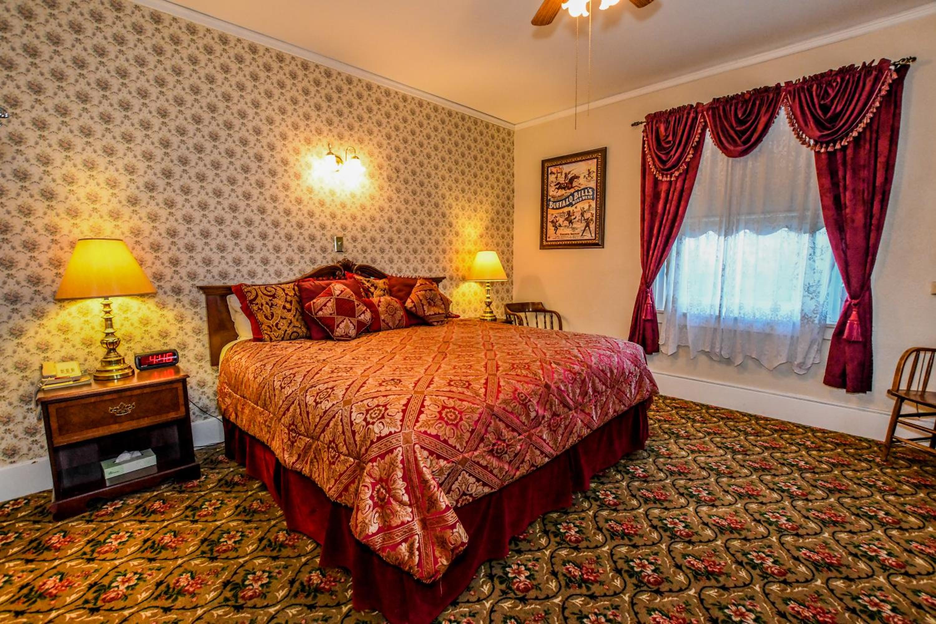 Standard King Room photo 1