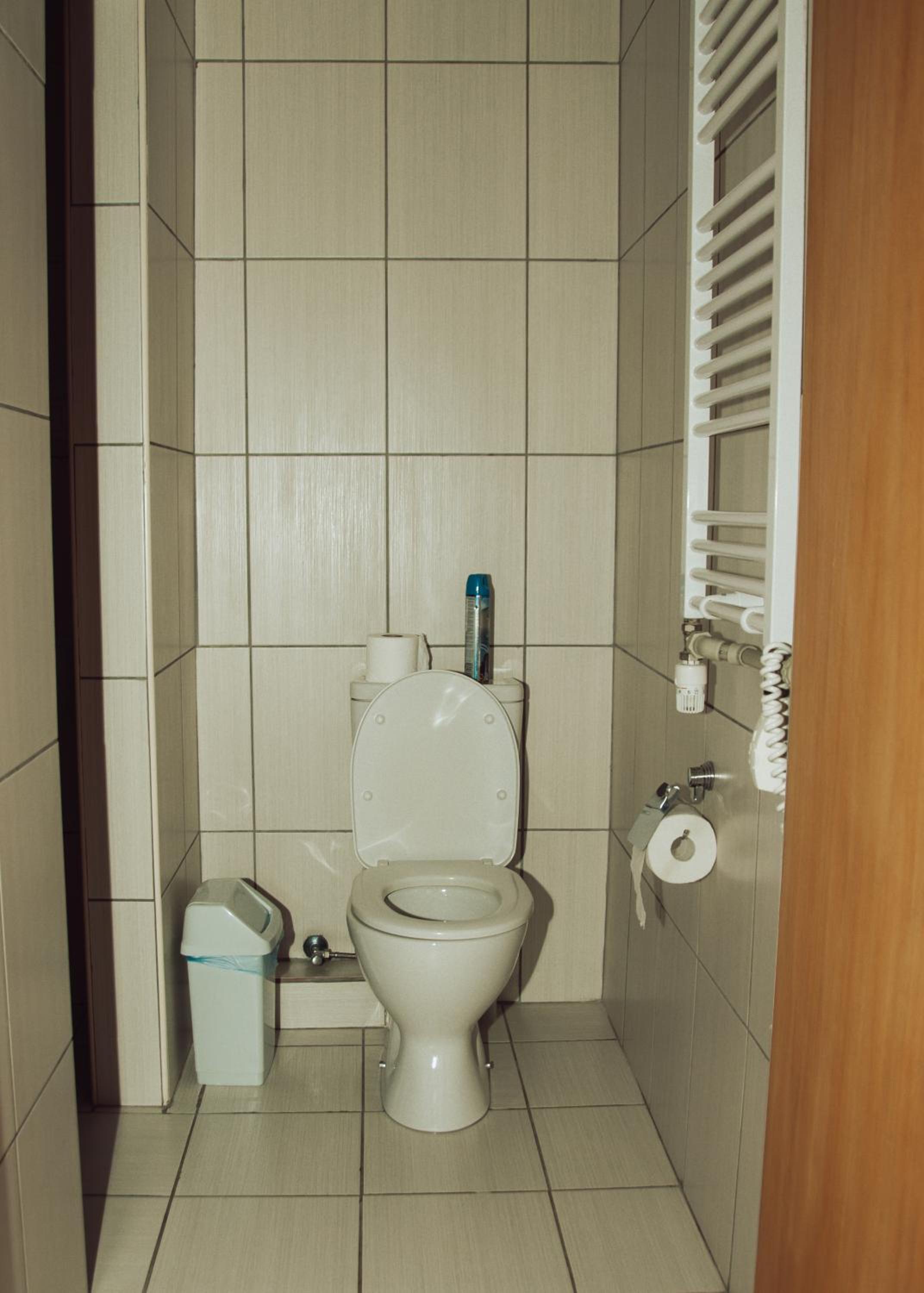 Large Double Room - Photo 5