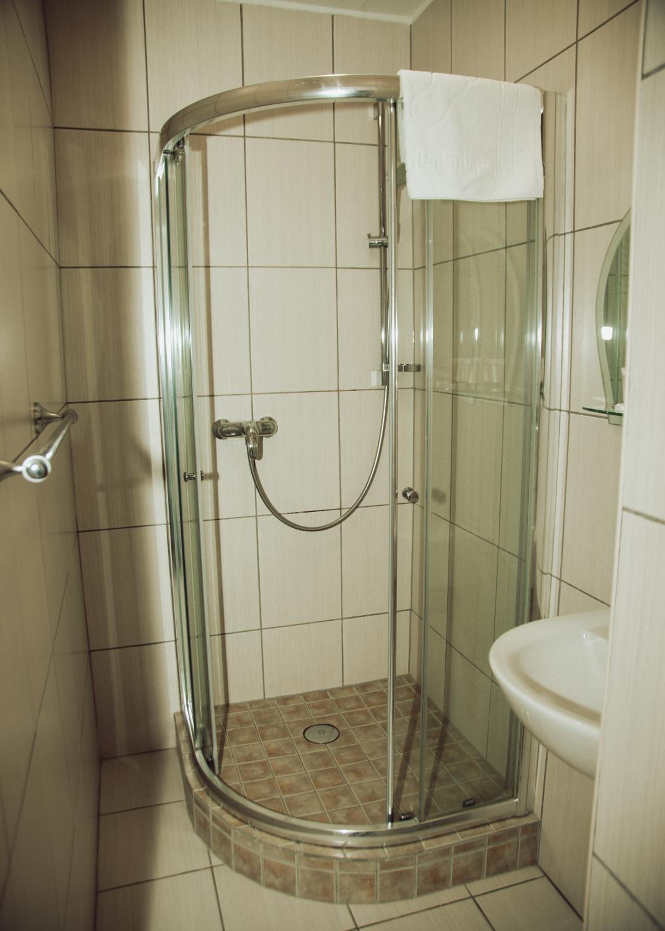 Large Double Room - Photo 6