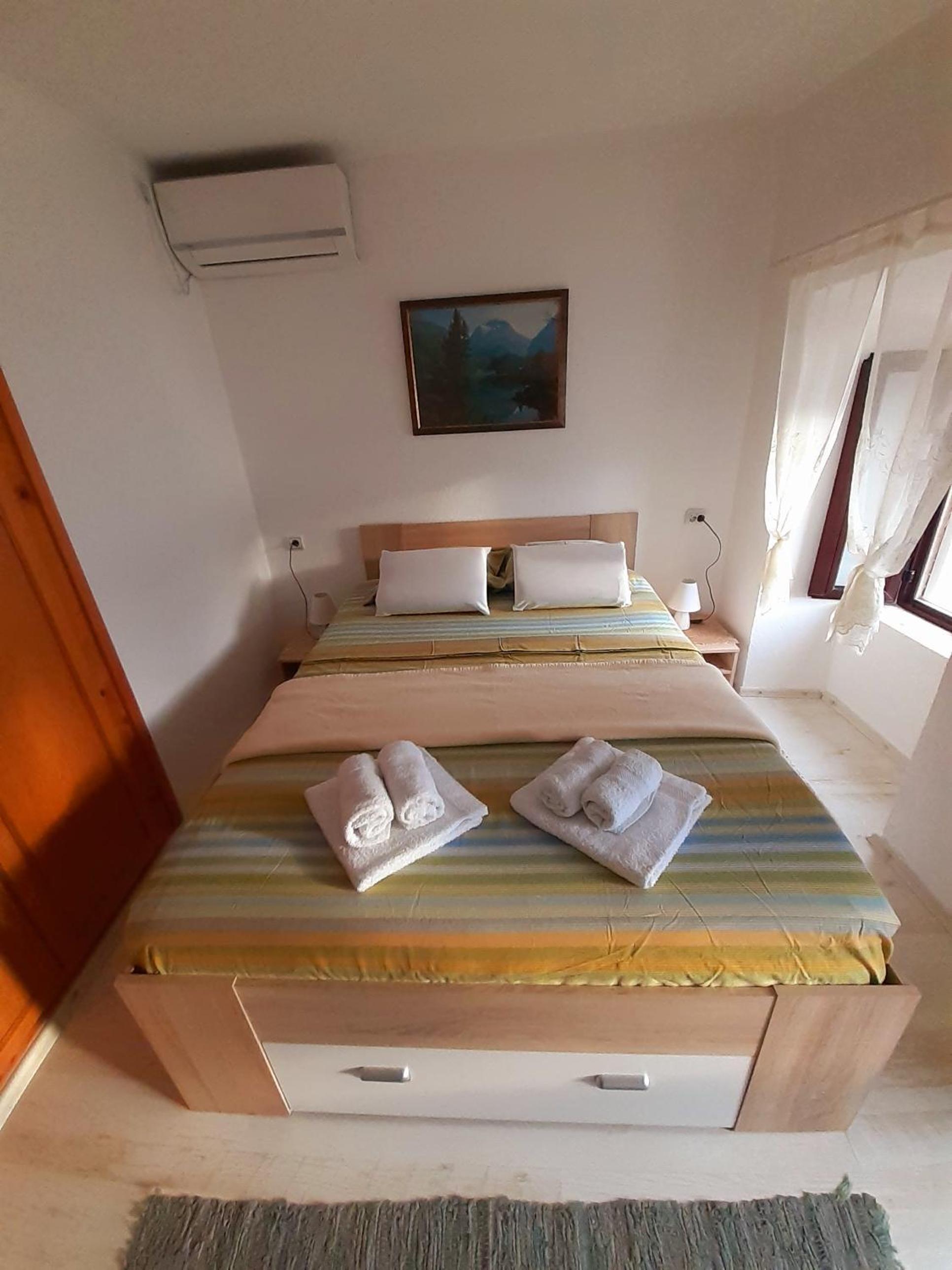 Double Room with Shared Bathroom photo 1