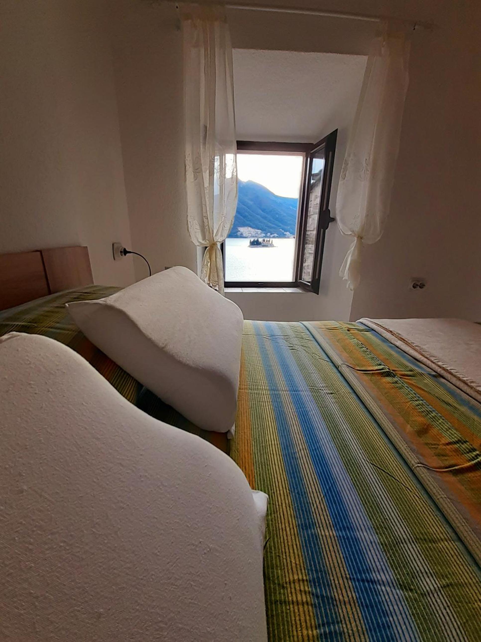Double Room with Shared Bathroom photo 2