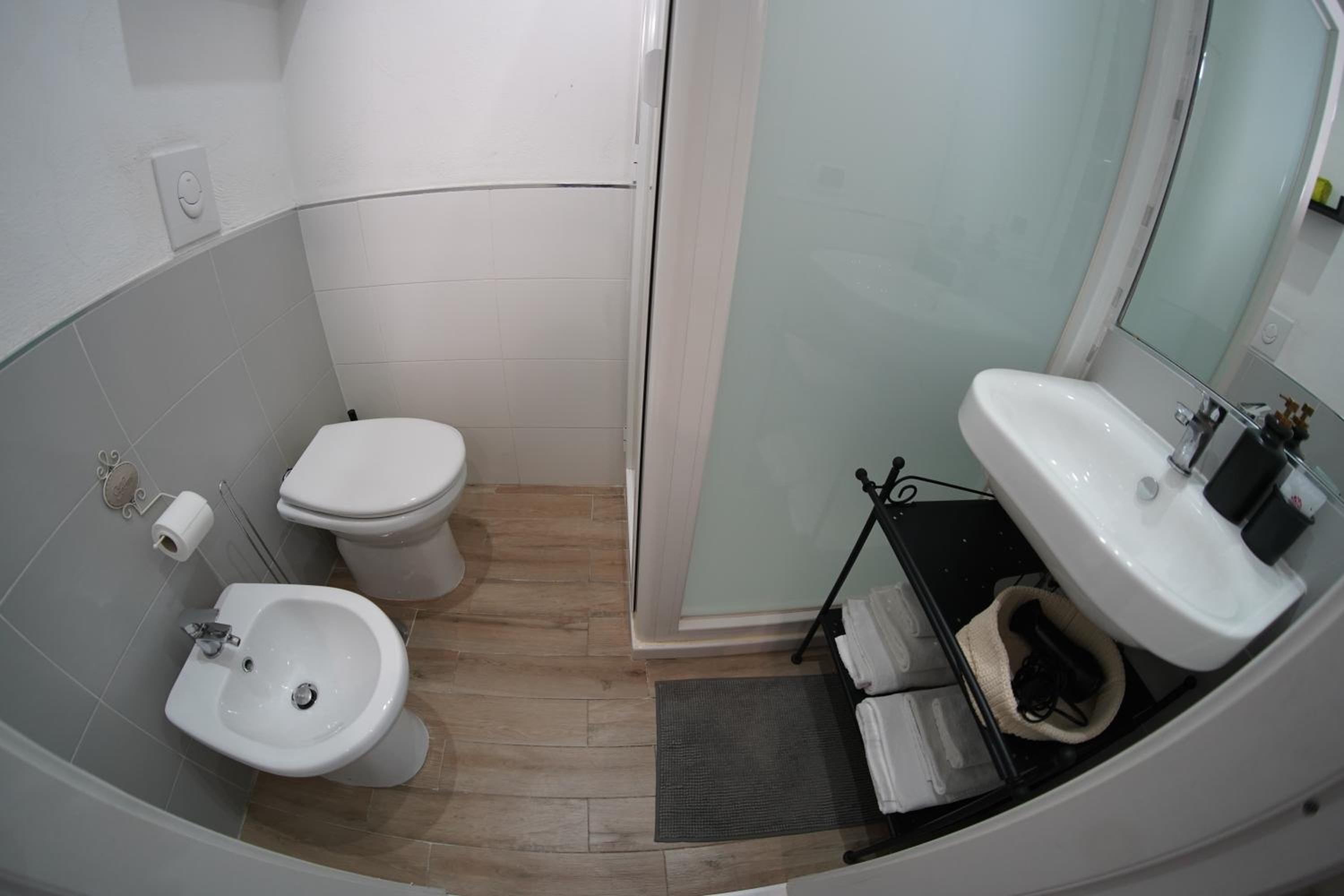 Quadruple Room with Balcony - Photo 2