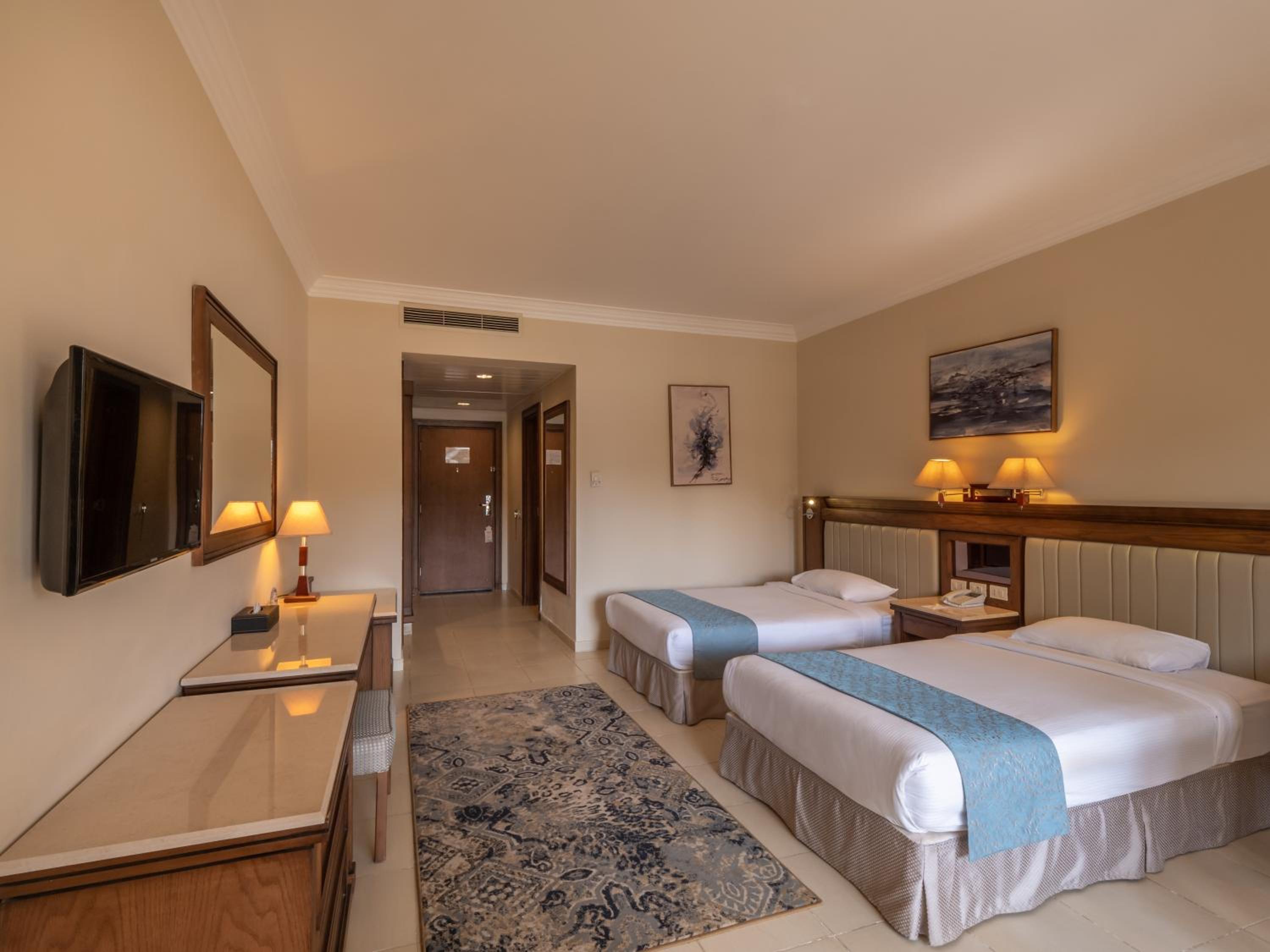 Club Room - Side Sea View - Photo 1