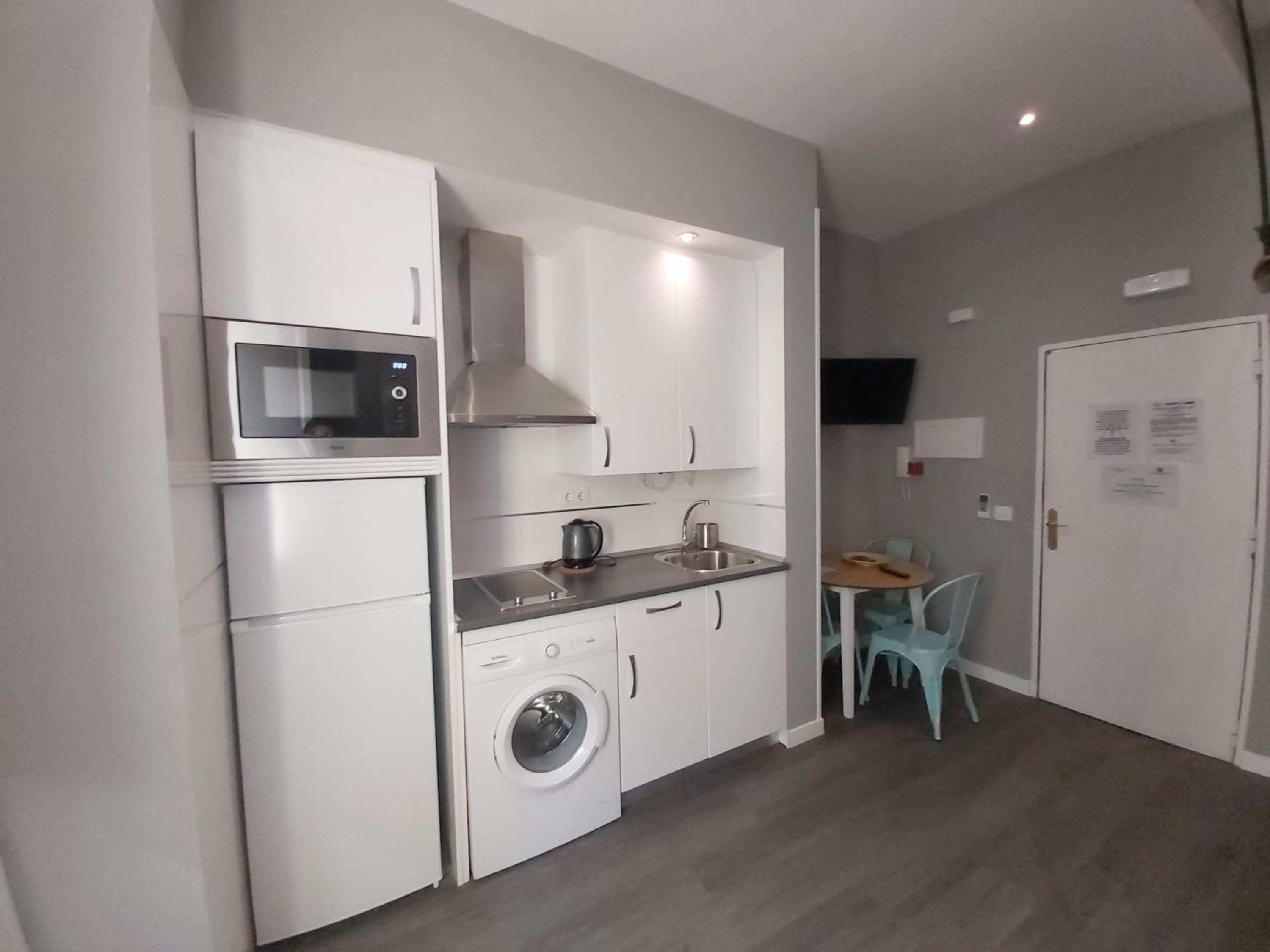 Duplex Quadruple Room with Balcony - Photo 15