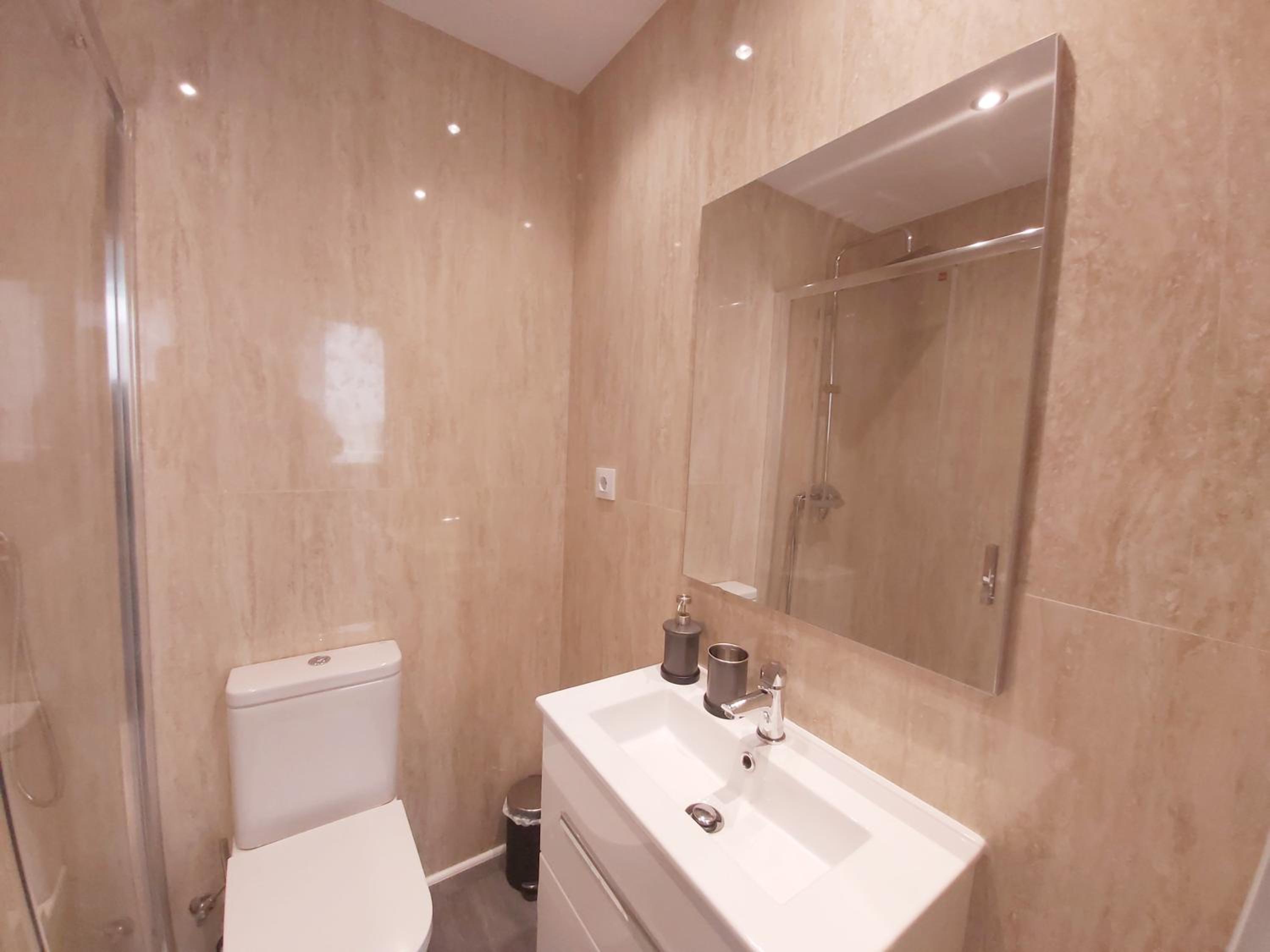 Duplex Quadruple Room with Balcony - Photo 20