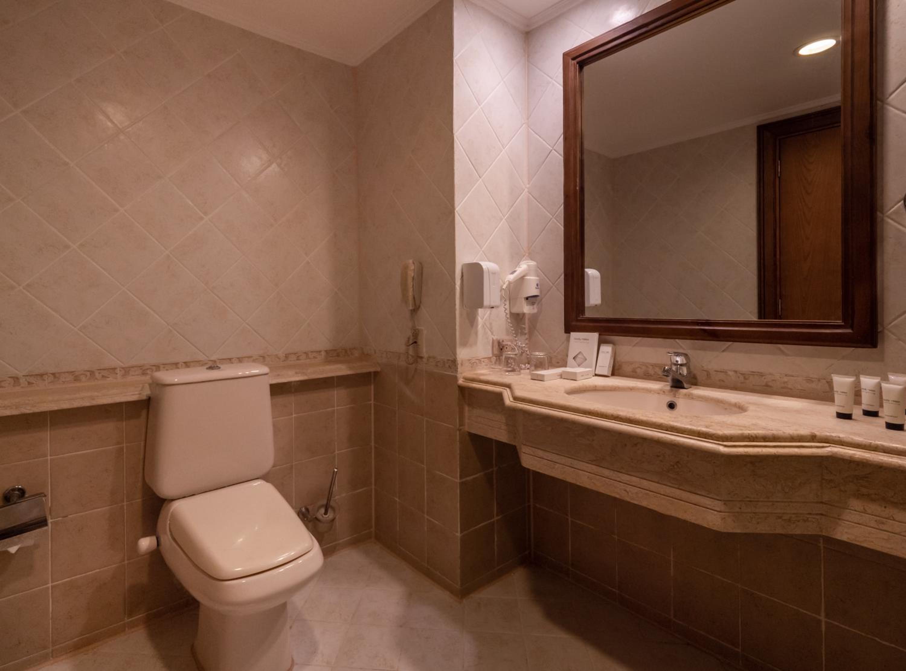 Club Triple Room - Side Sea View - Photo 5
