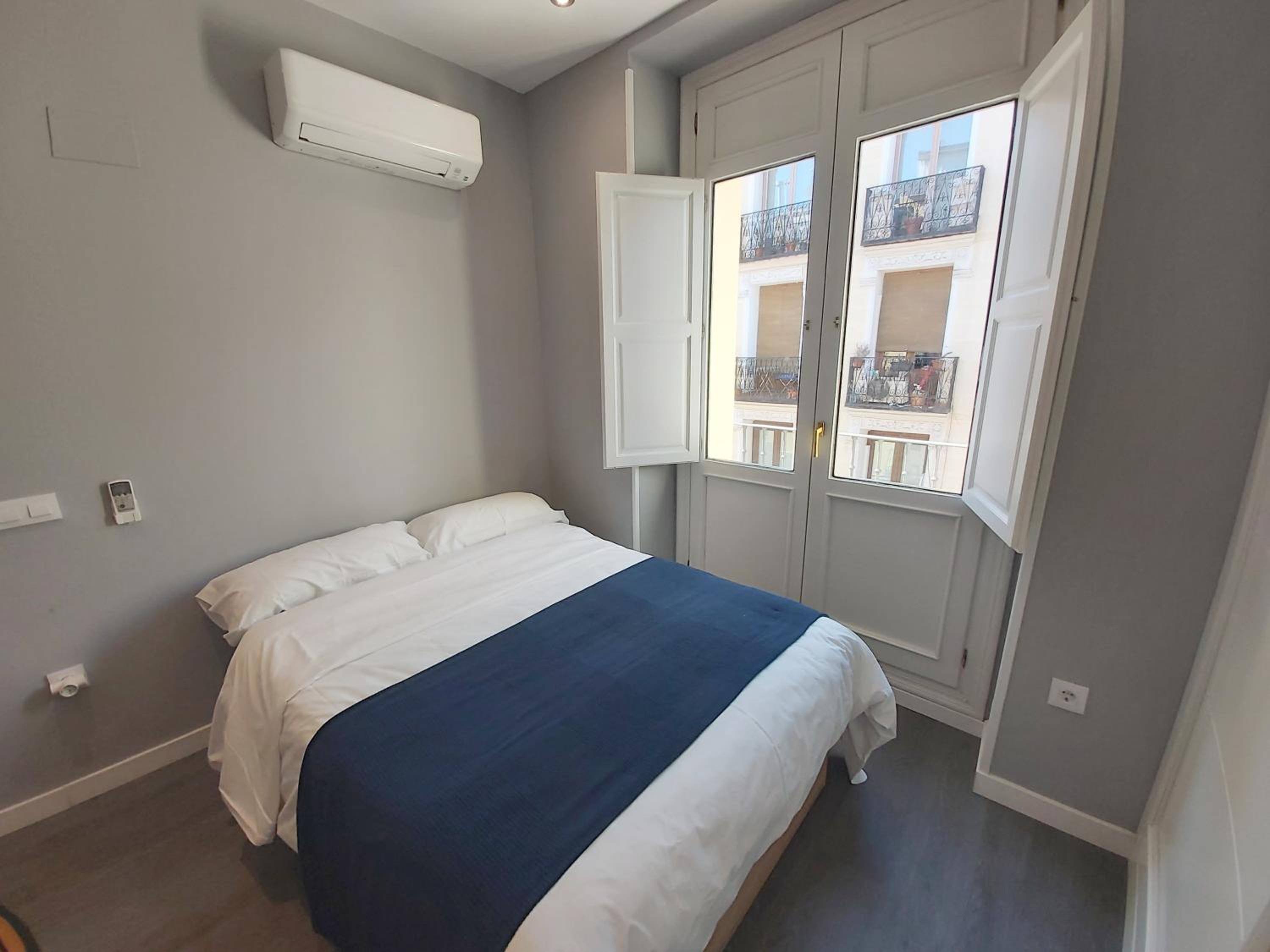Duplex Quadruple Room with Balcony - Photo 11