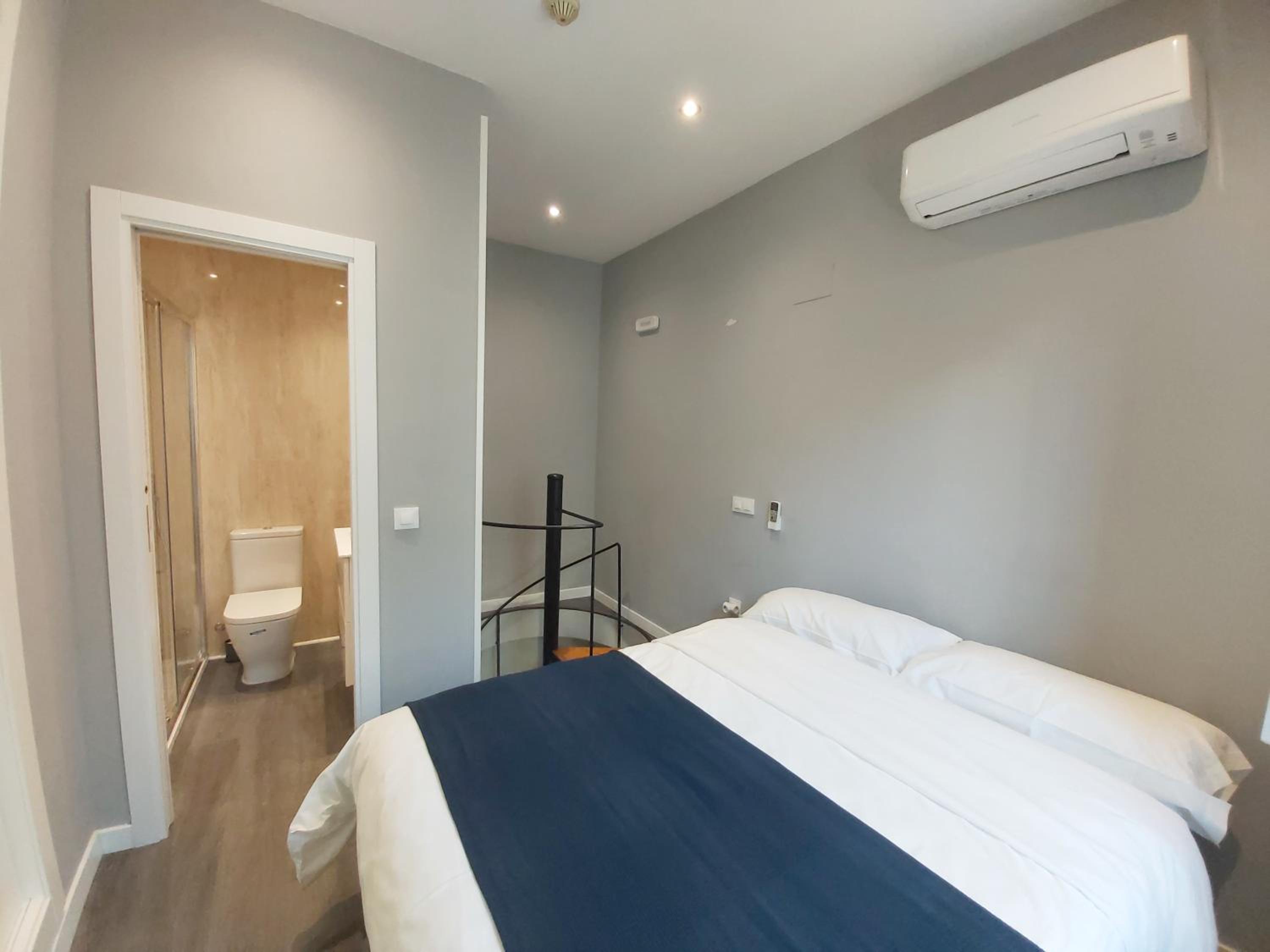 Duplex Quadruple Room with Balcony - Photo 17