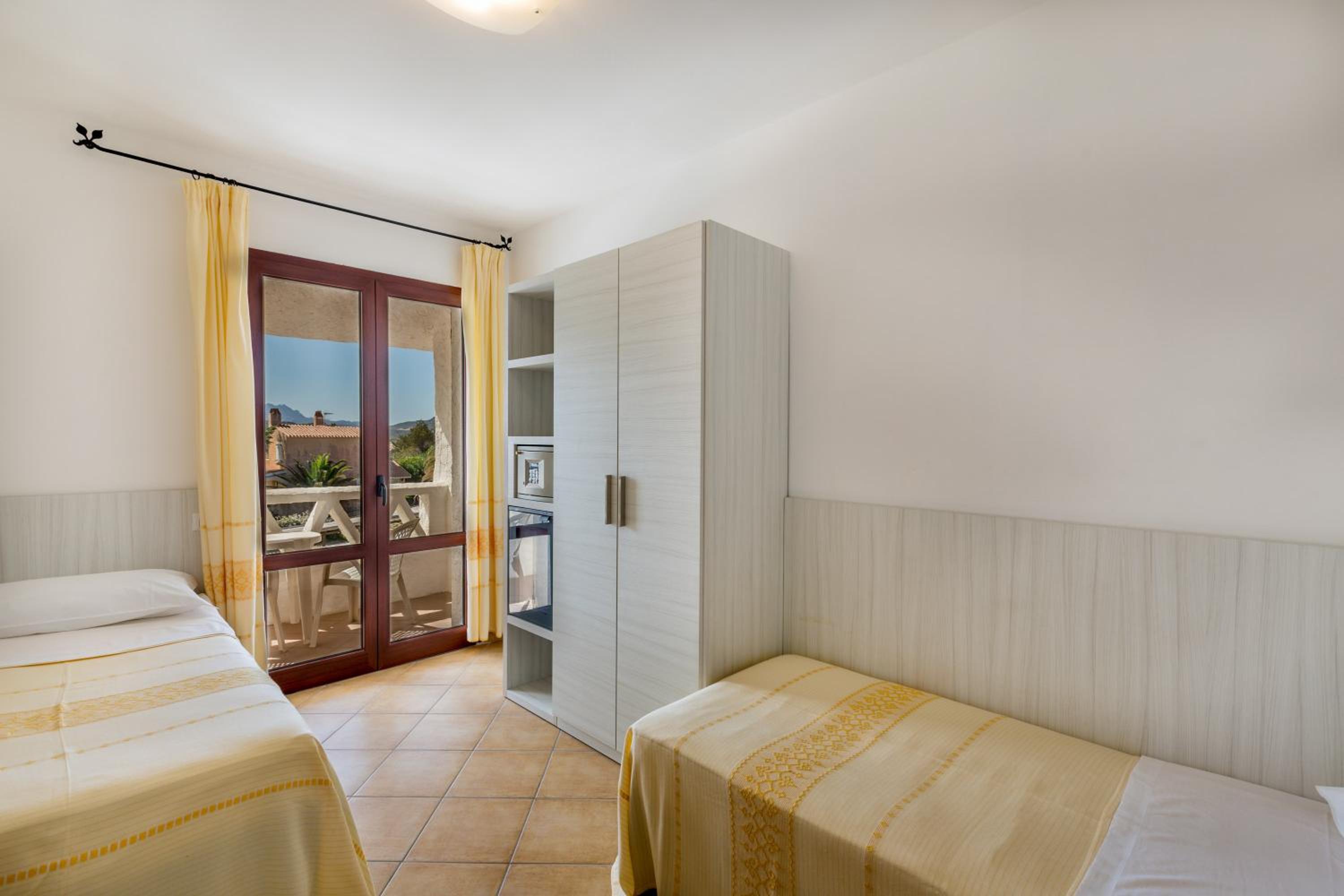 Two Connecting Rooms with Side Sea View photo 2