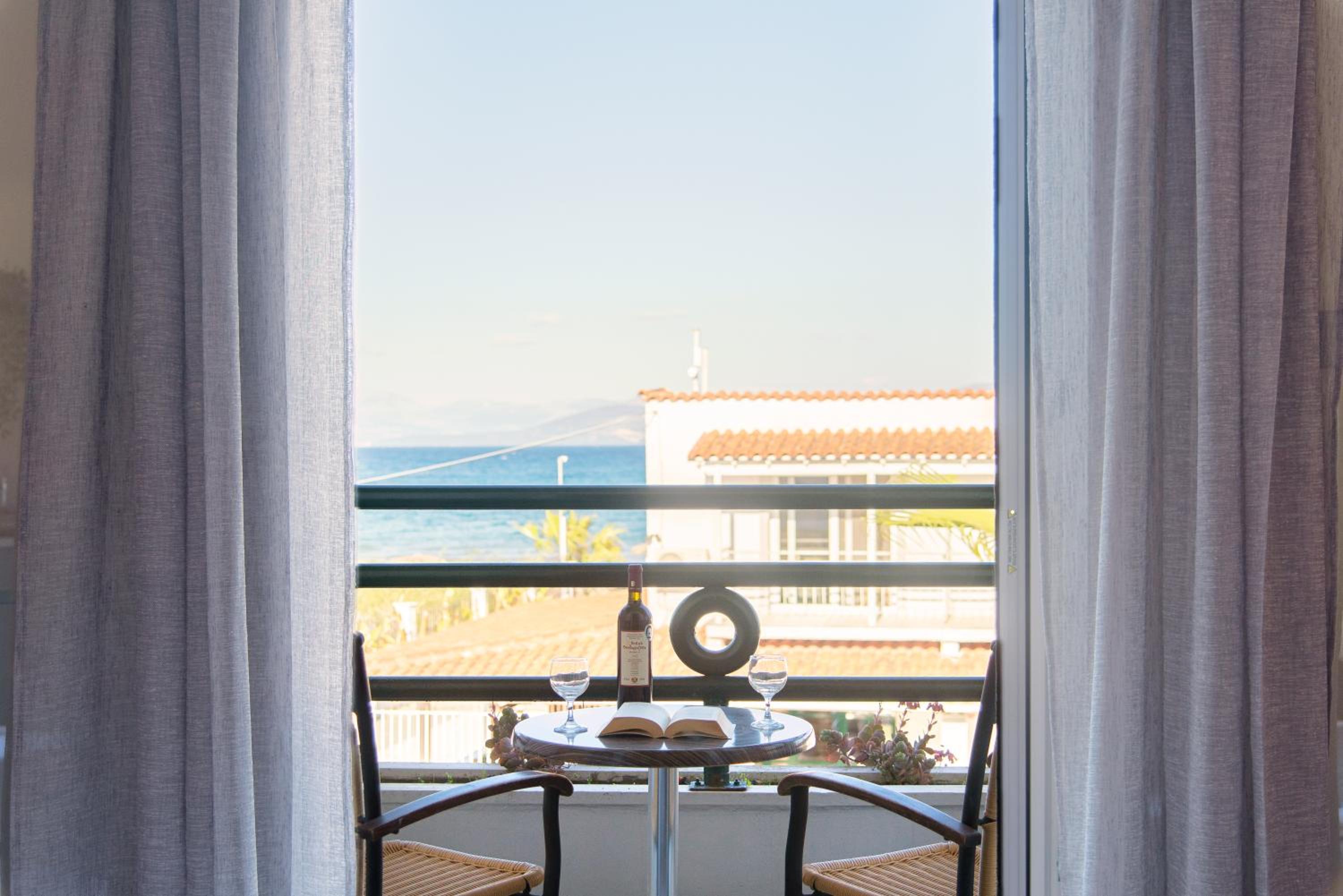 Studio (2 Adults) with Sea View photo 3
