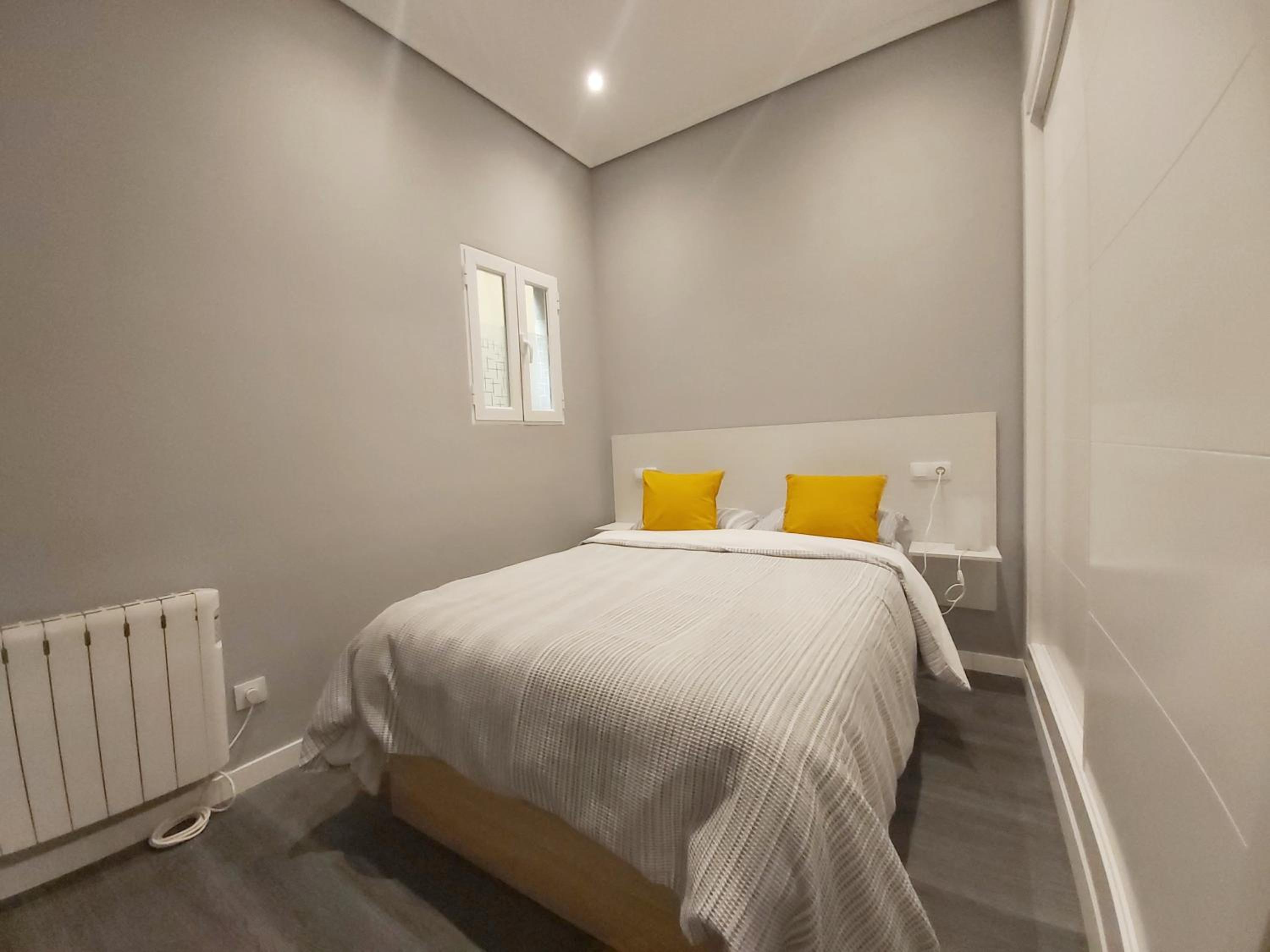 One-Bedroom Apartment with Balcony - Photo 23