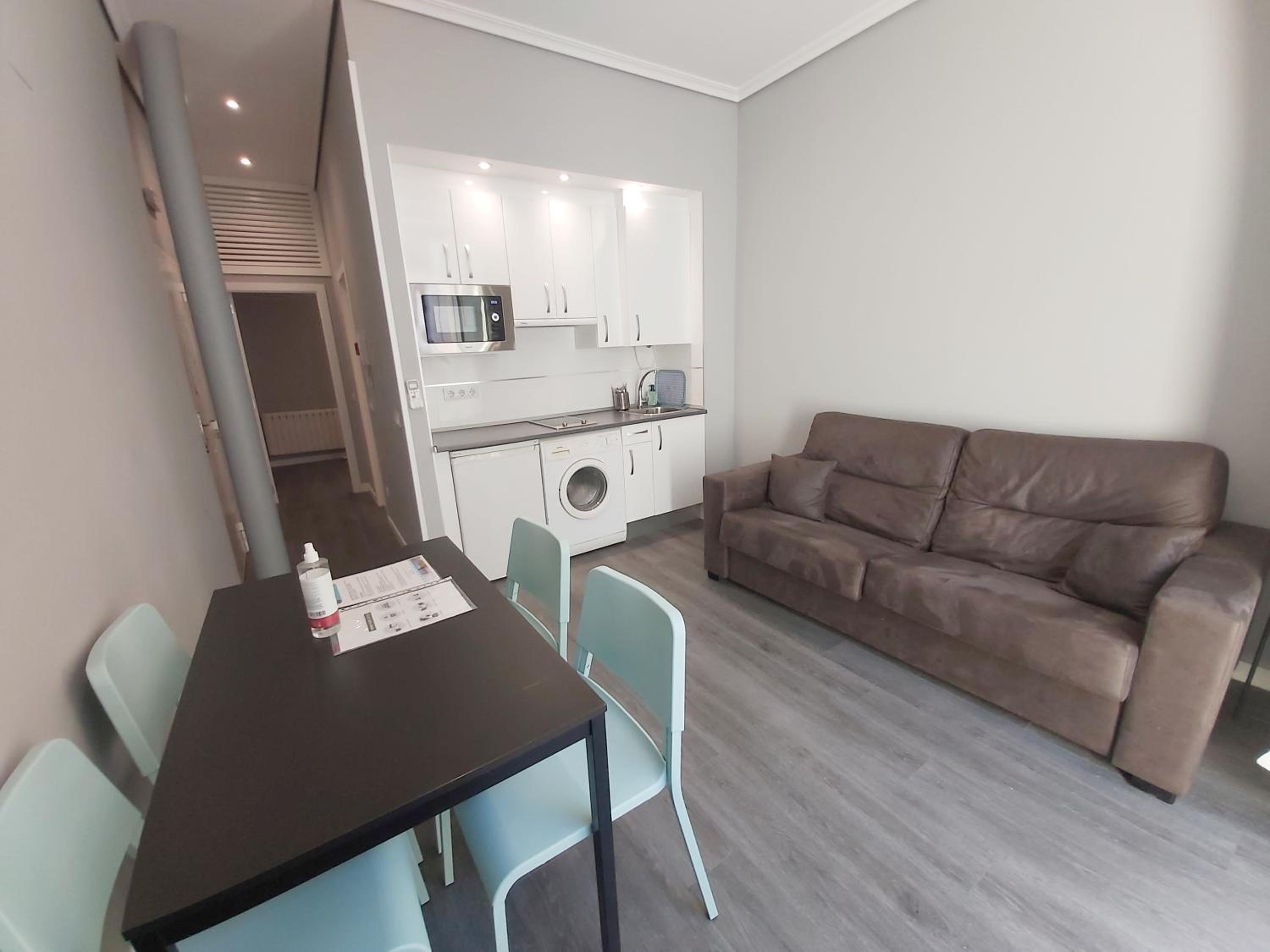 One-Bedroom Apartment with Balcony - Photo 17