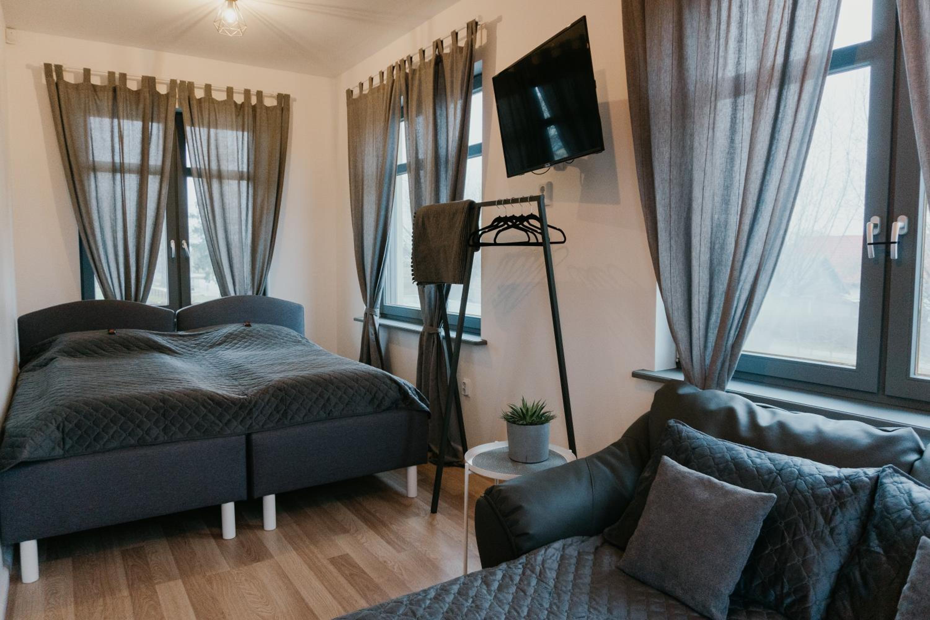 Superior Triple Room with King Bed and Extra Bed  - Photo 1