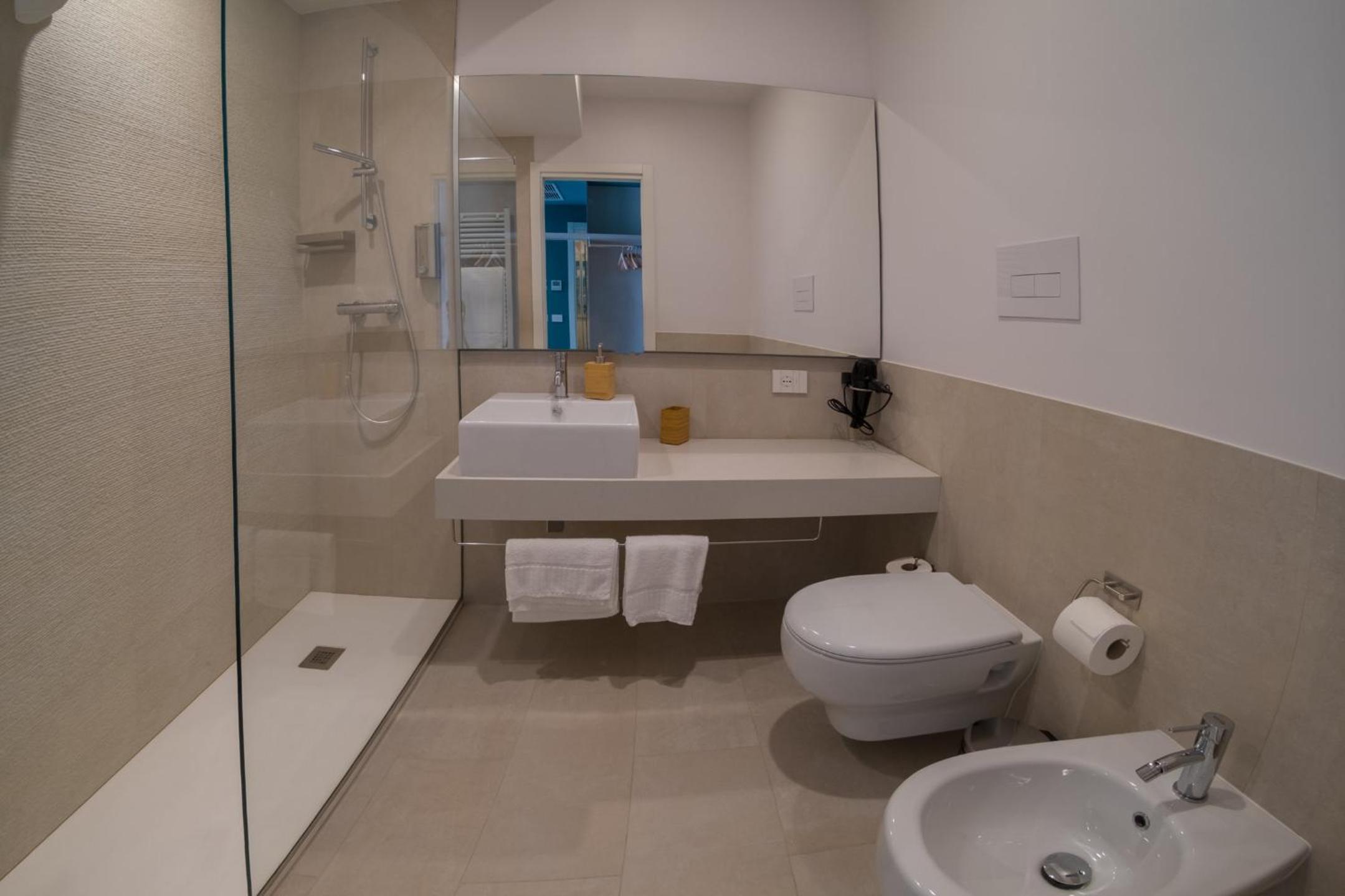 Large Double Room photo 3