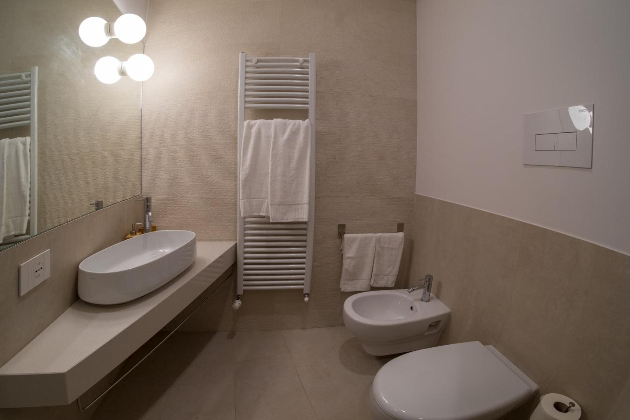 King Room with Balcony photo 3