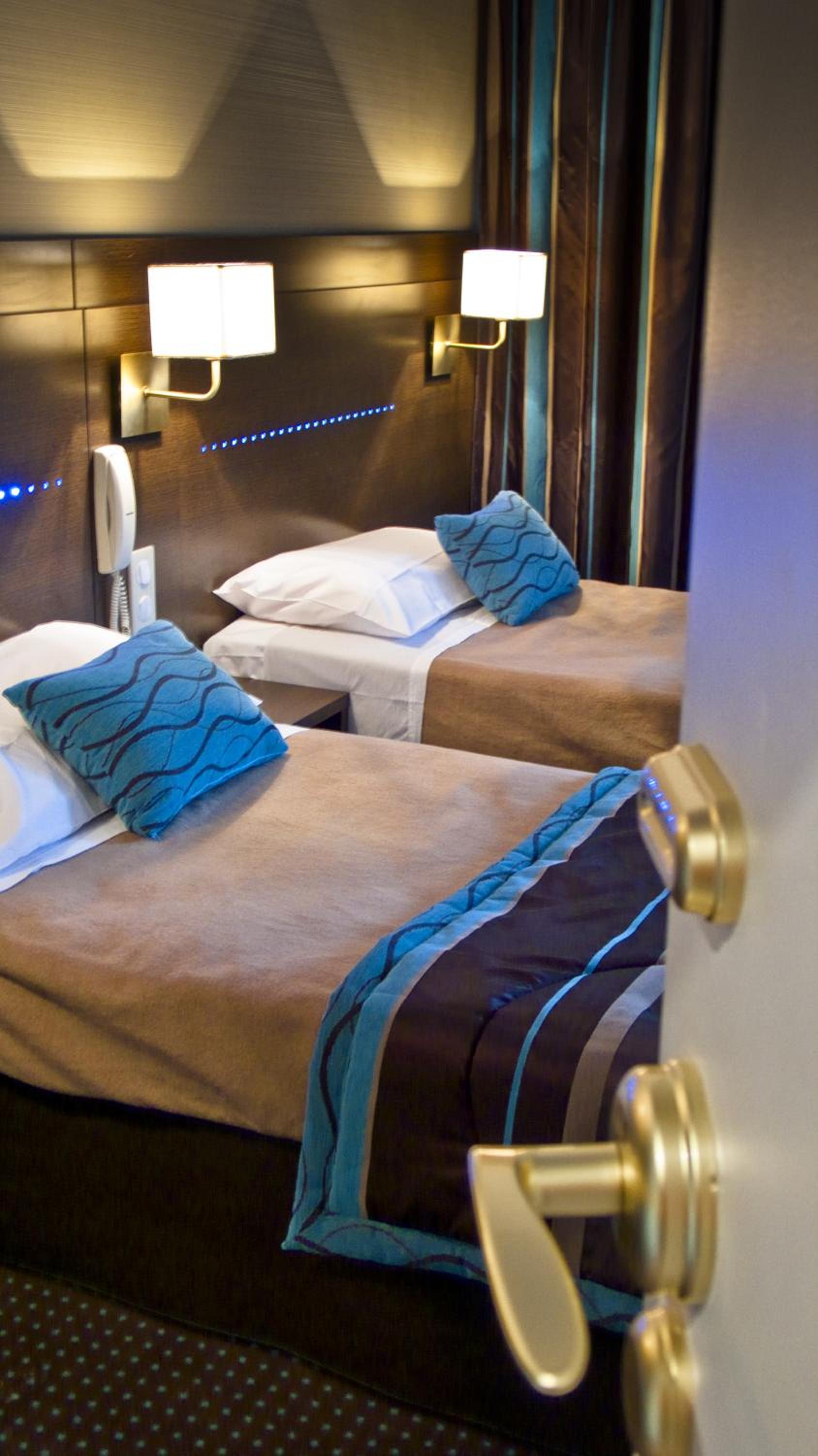 Twin Room - Photo 1