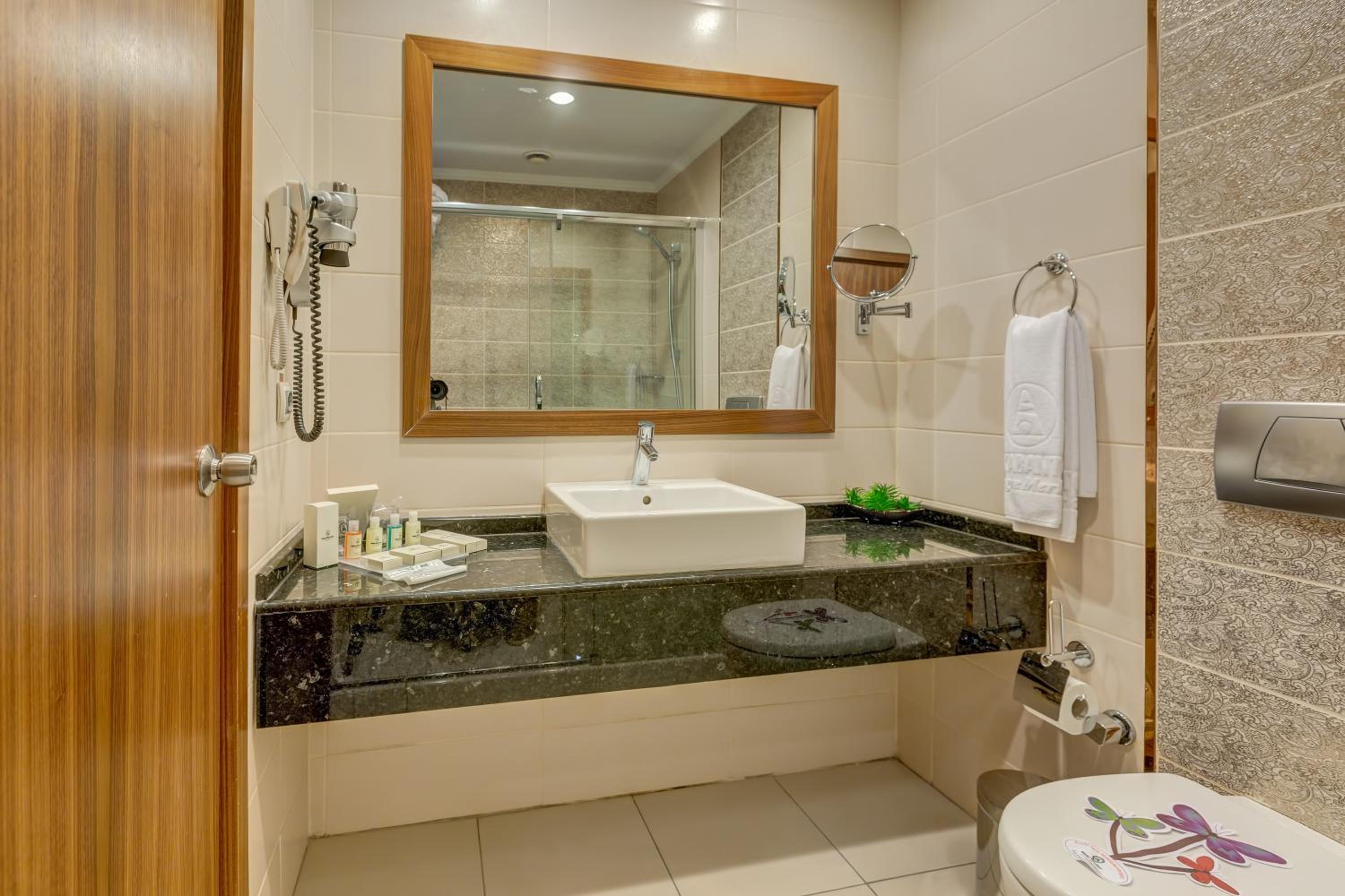 Standard Double Room with Lake Side - Photo 3