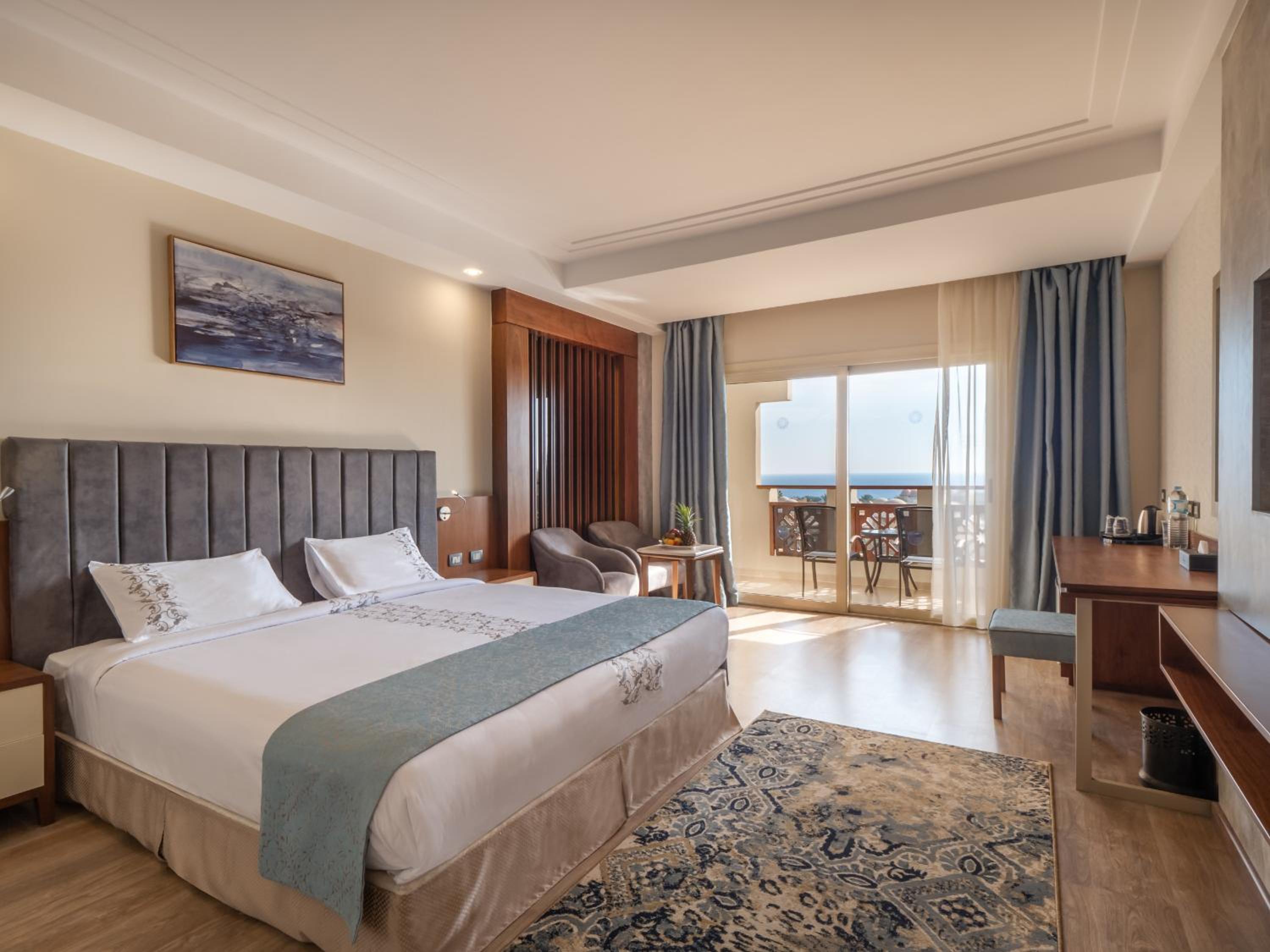 Grand Club Room Sea View - Photo 4