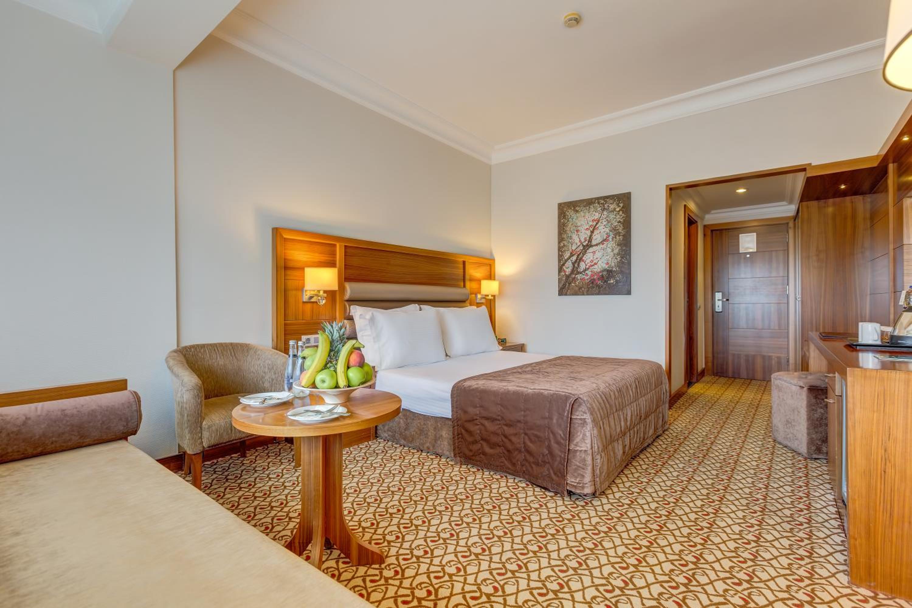 Standard Double Room with Lake Side - Photo 5