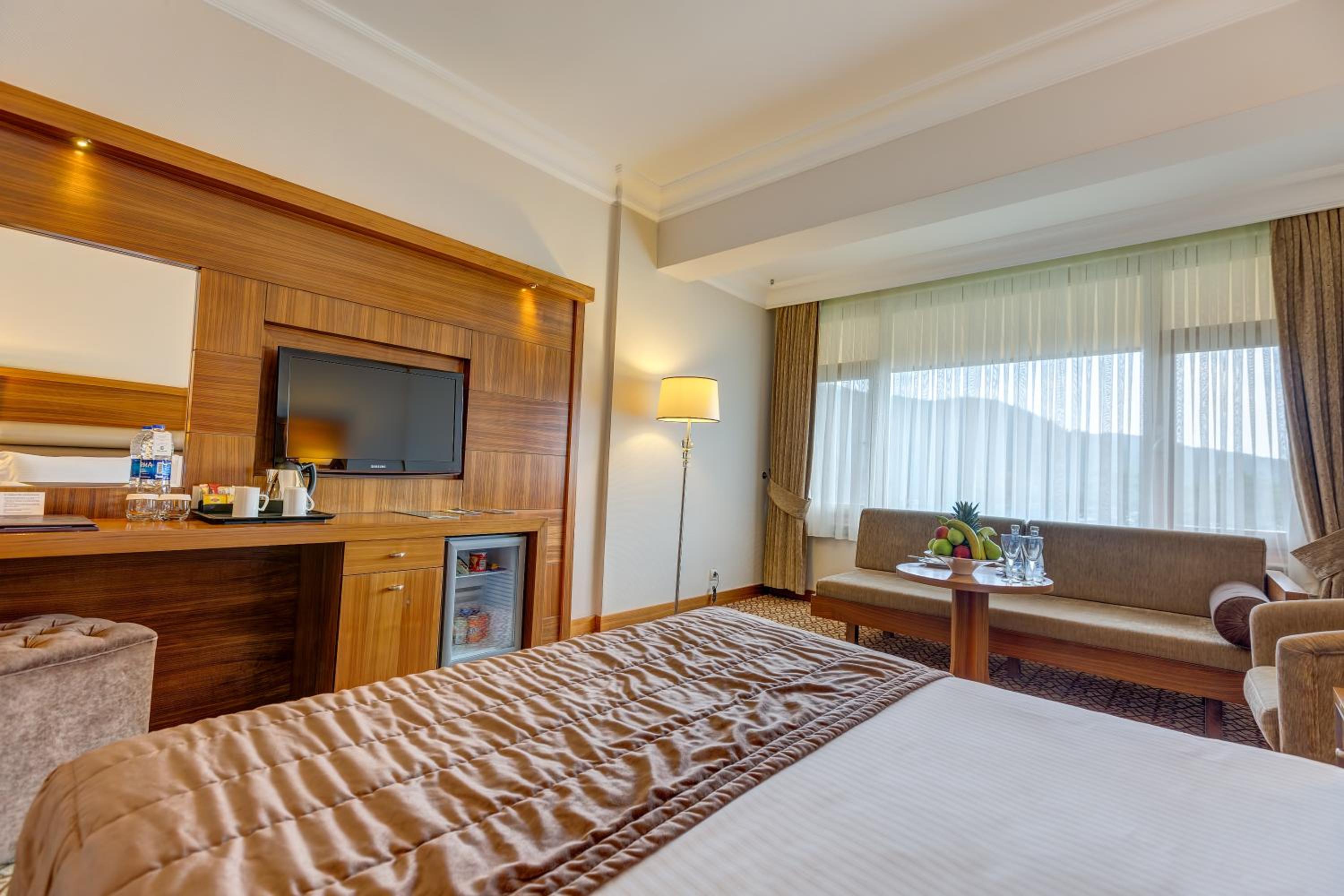 Standard Double Room with Lake Side - Photo 4