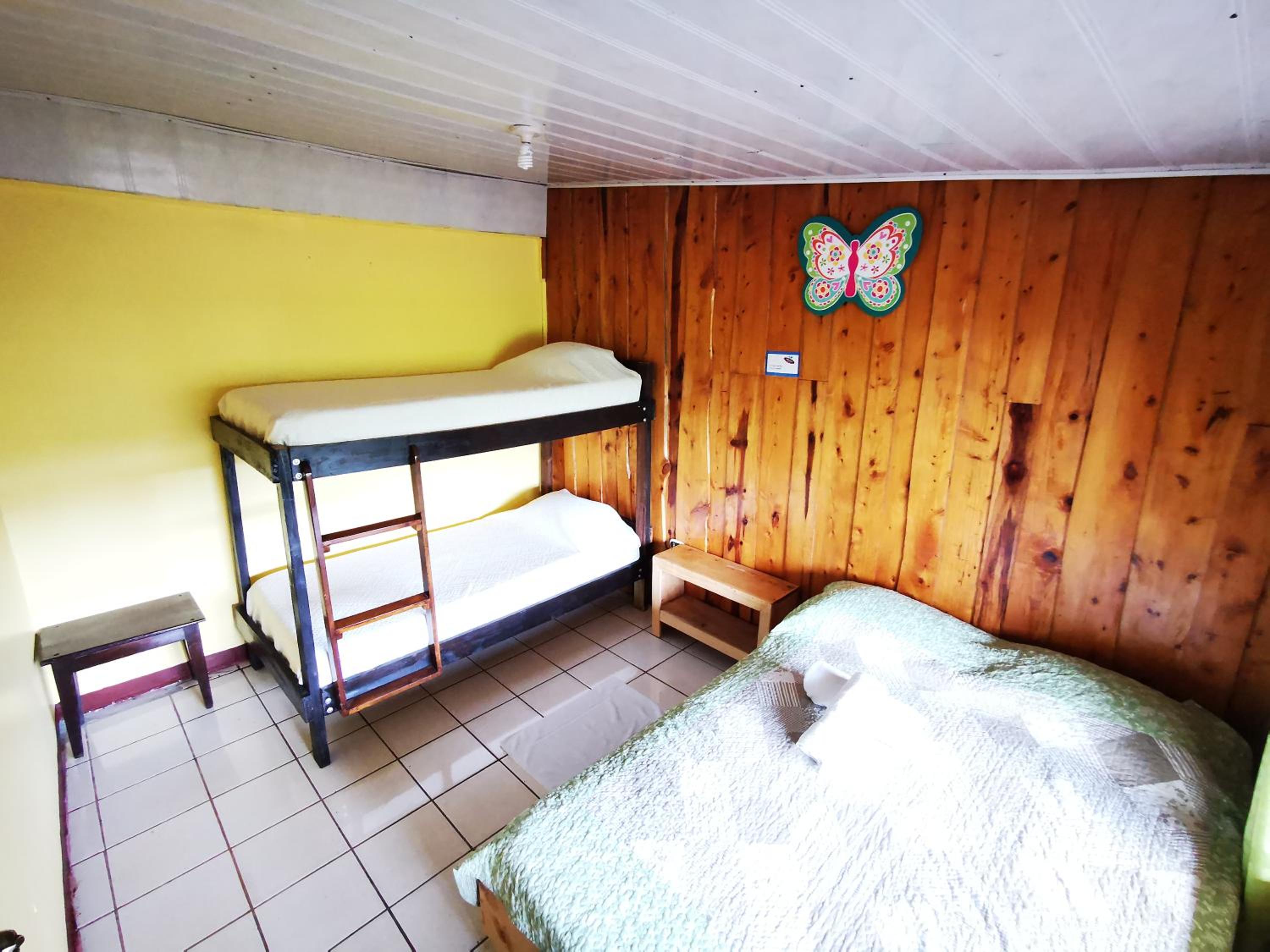 Economy Quadruple Room with Shared Bathroom photo 3