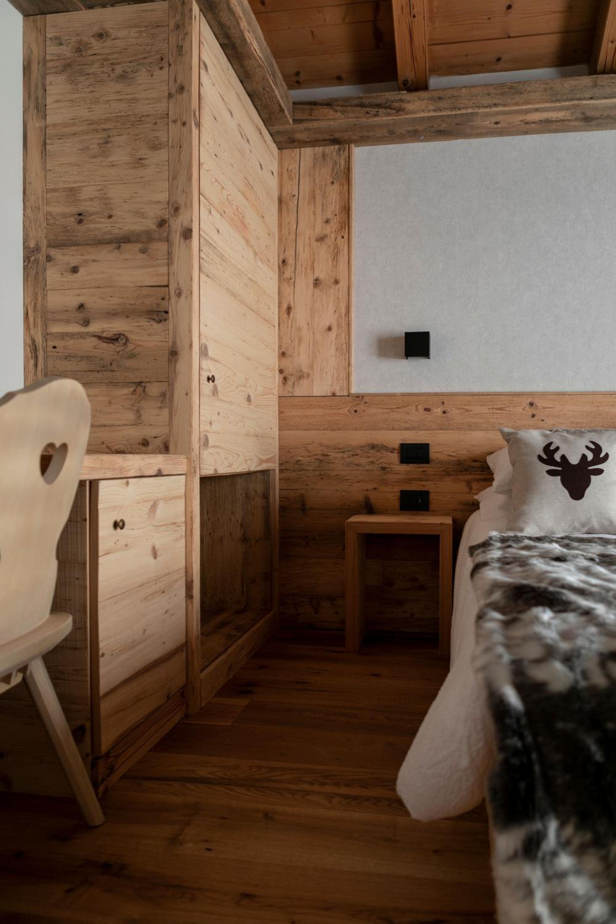 Deluxe Double Room - Photo 14