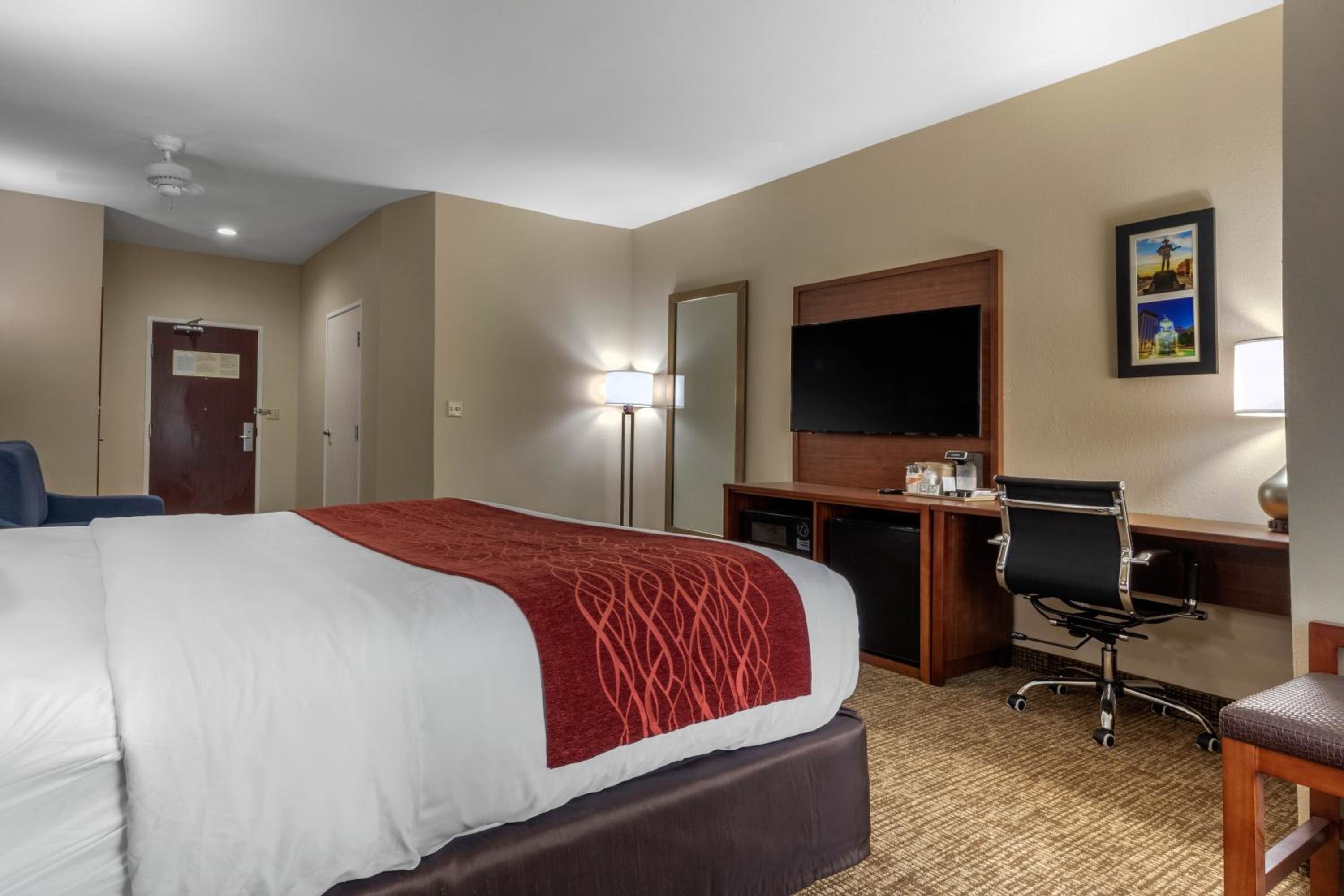 King Suite - Non-Smoking - Photo 7