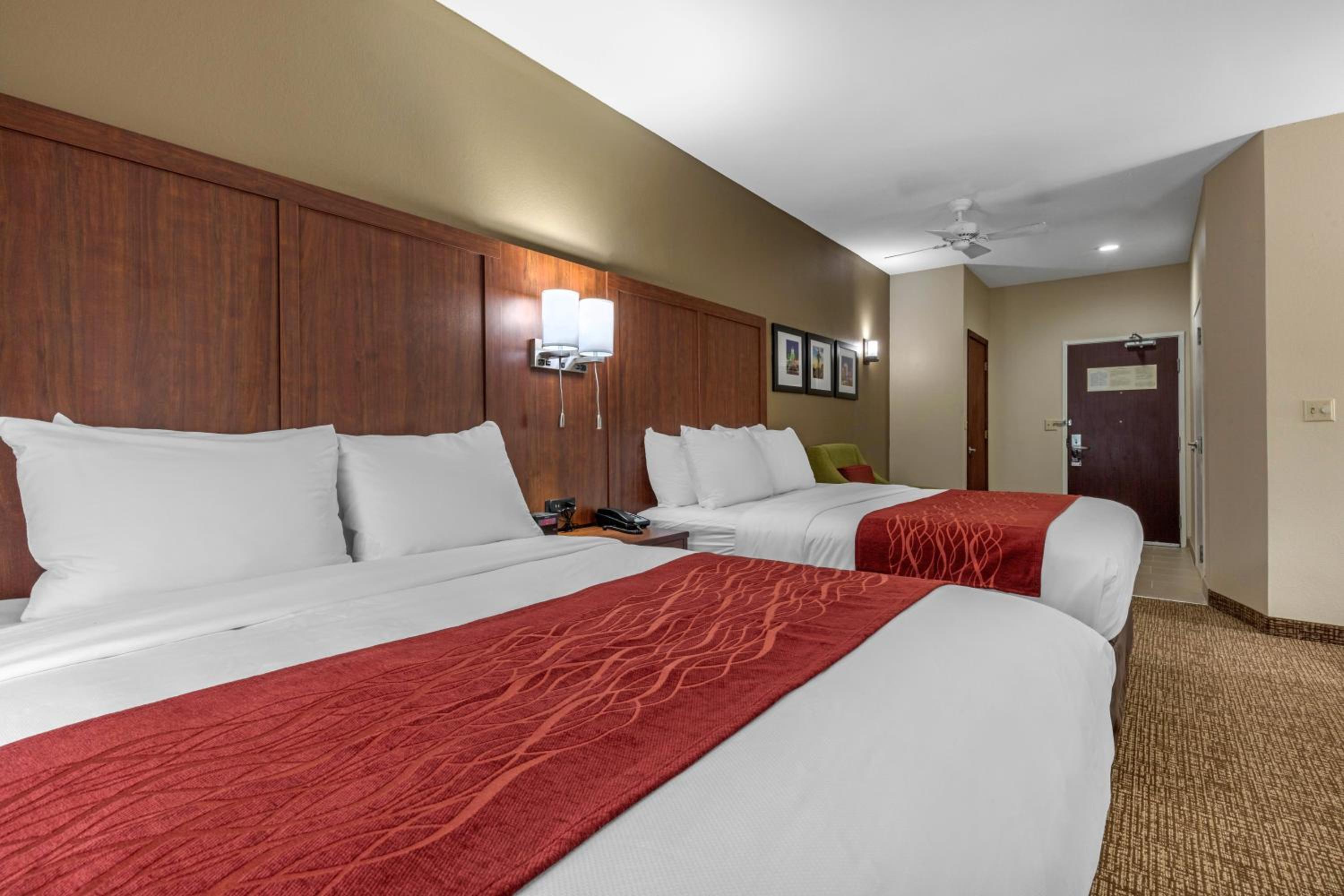 Queen Suite with Two Queen Beds - Non-Smoking - Photo 6