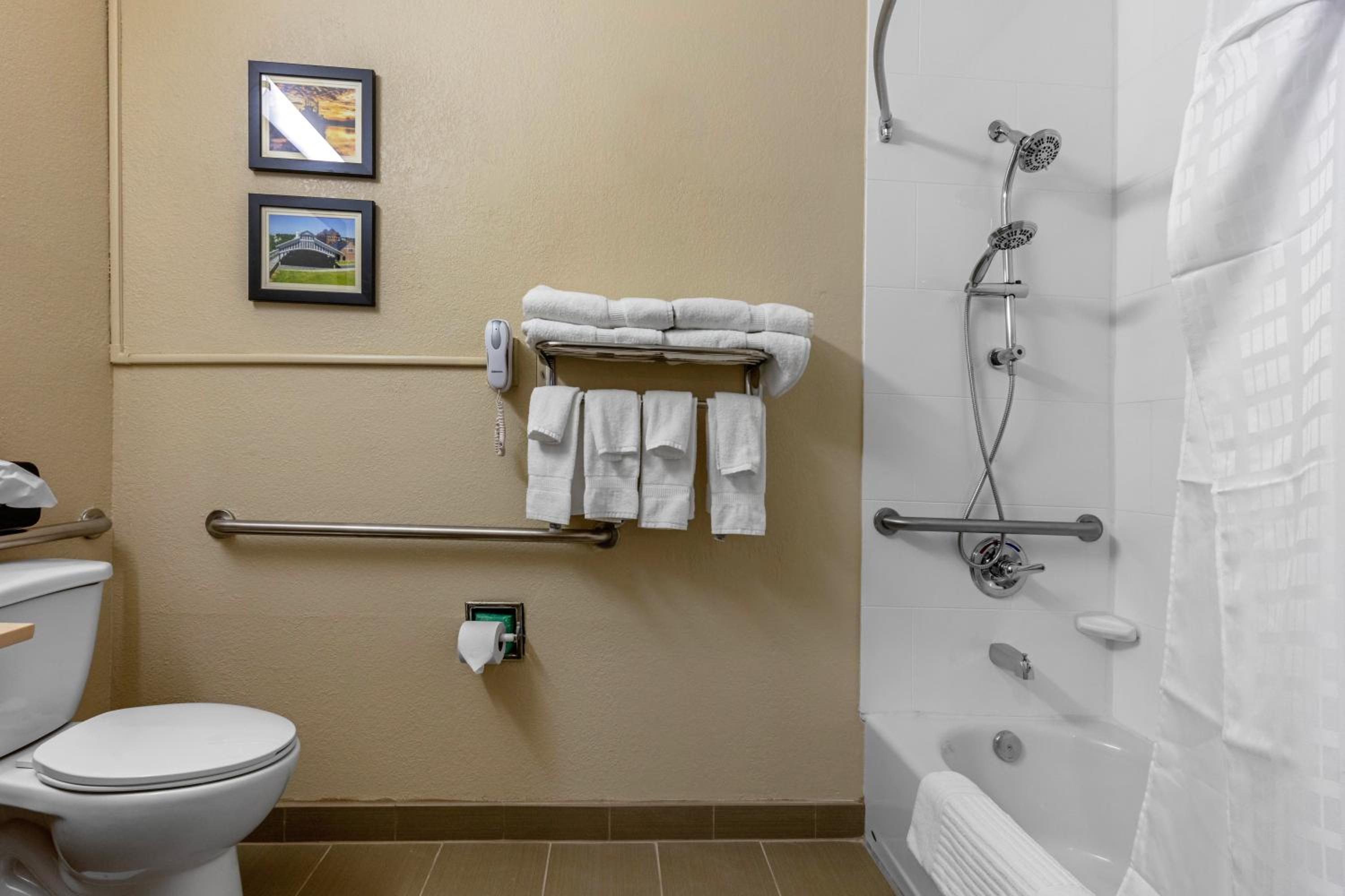 Suite with Two Queen Beds - Accessible/Non-Smoking - Photo 3