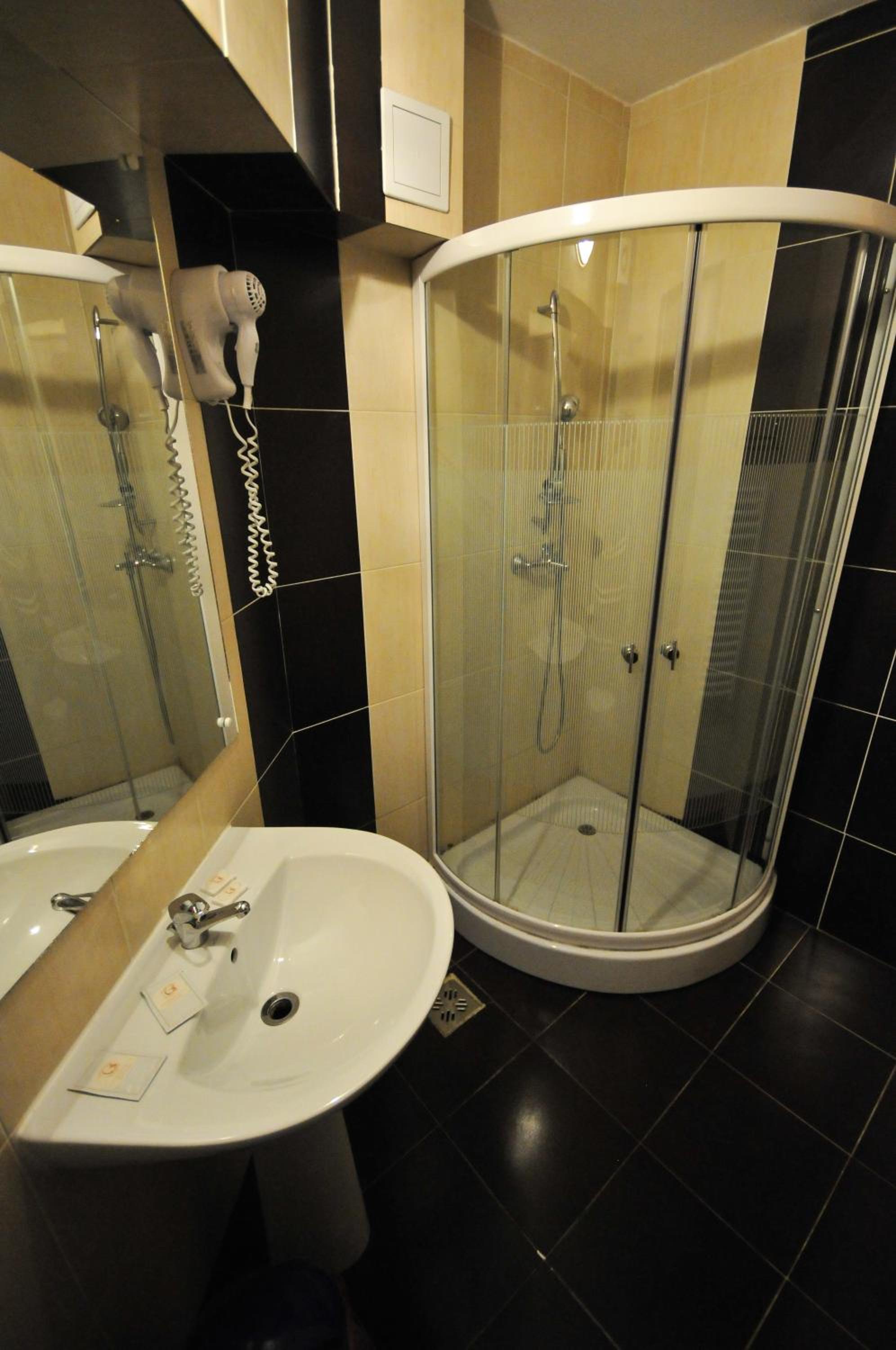 Double Room - Photo 3