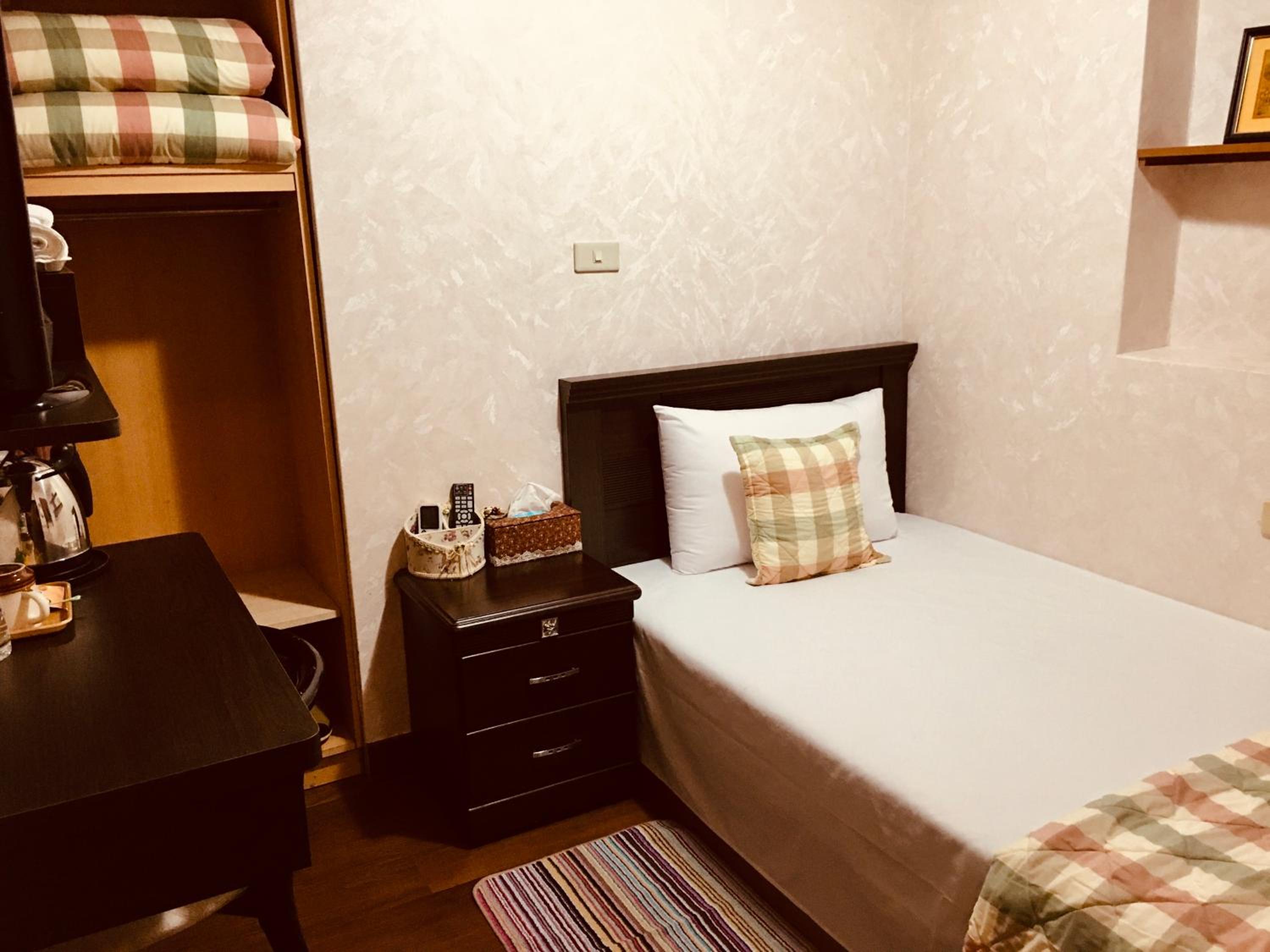 Single Room with Shared Bathroom photo 3