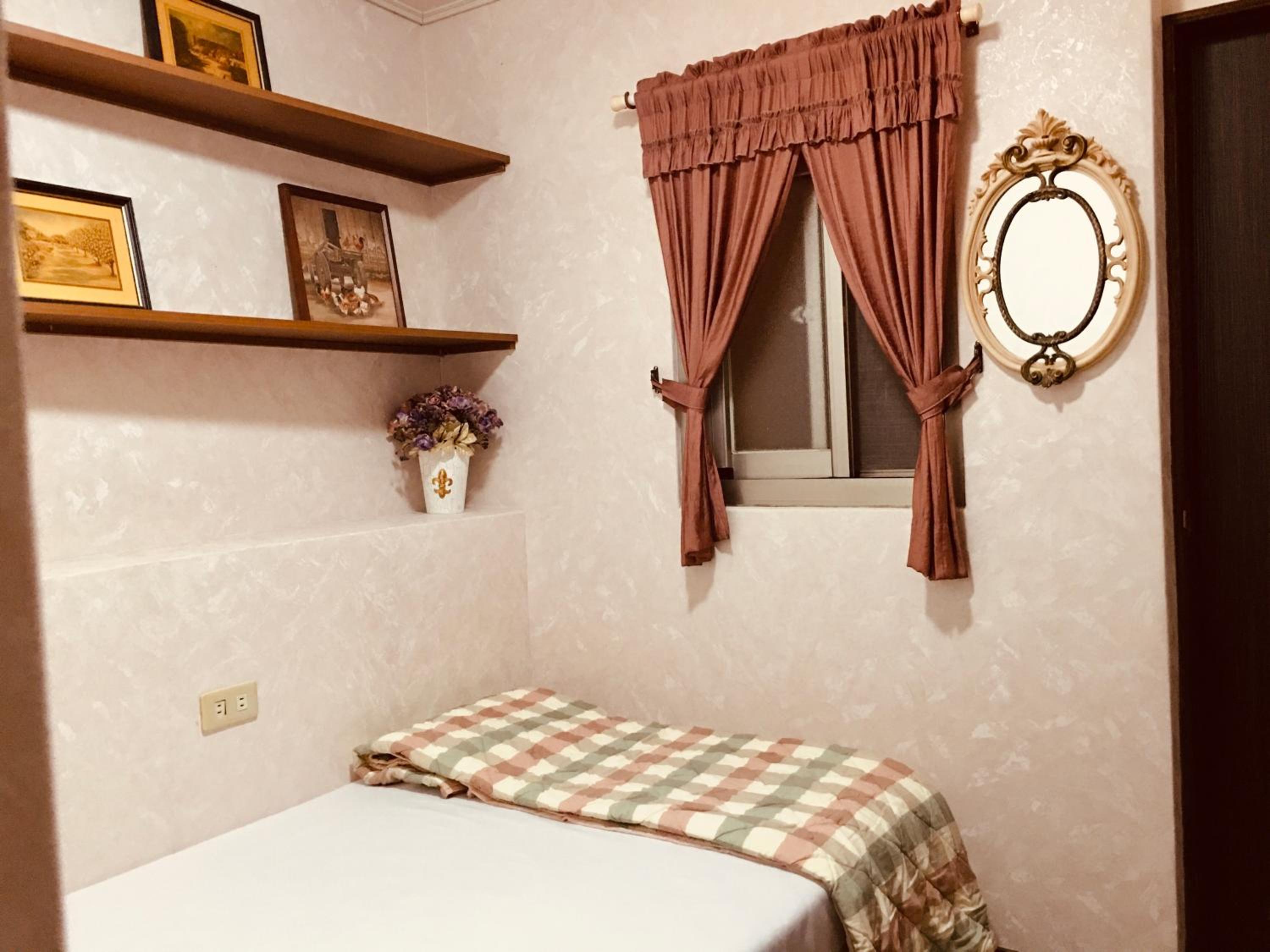 Single Room with Shared Bathroom photo 2