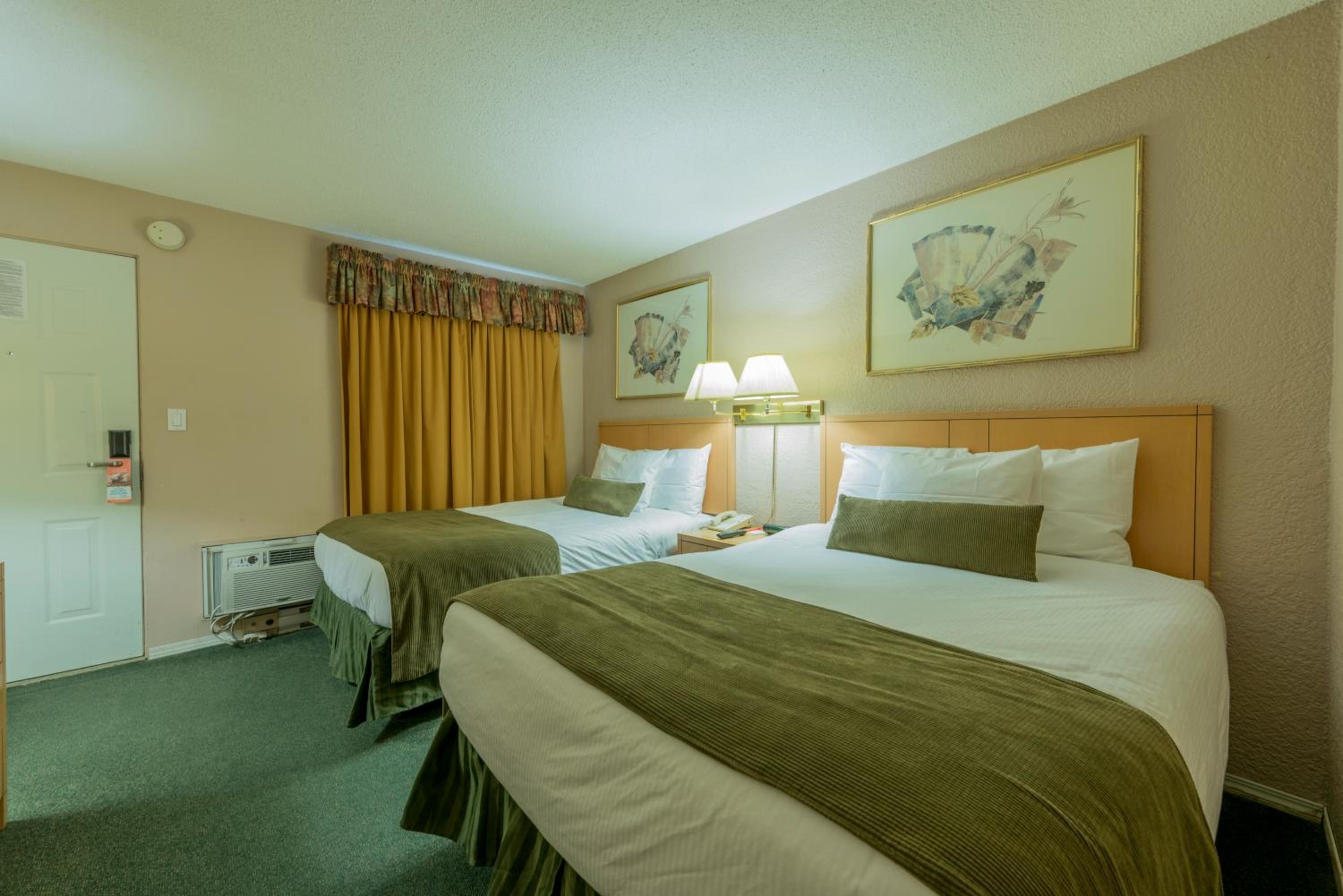 Double Room with Two Double Beds - Non-Smoking - Photo 14