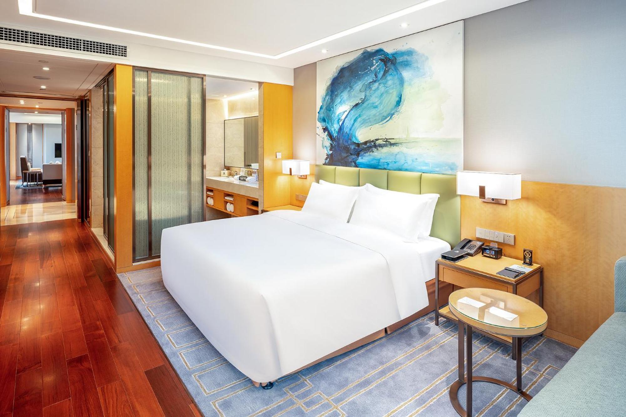 One-Bedroom Suite with Dining and Meeting Areas