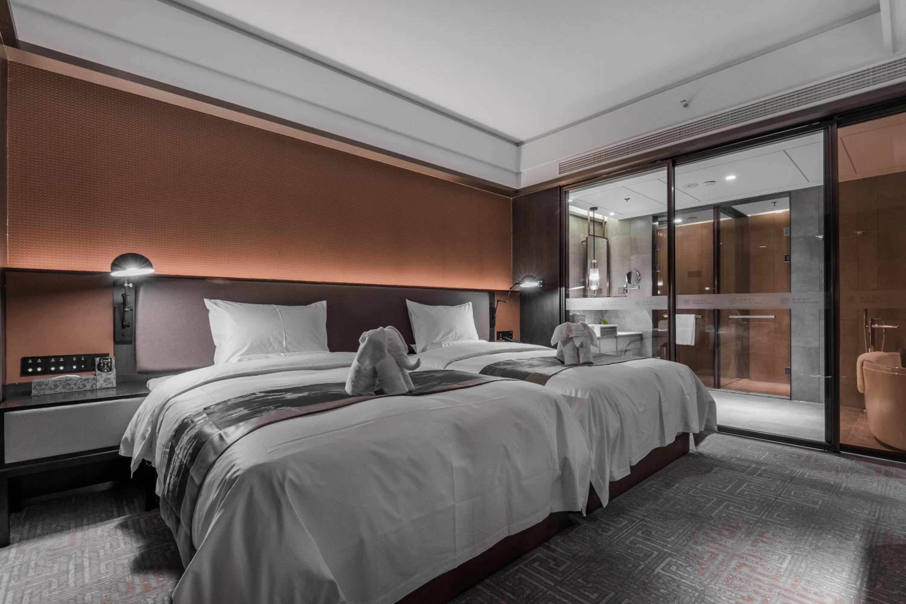 Business Twin Room with Bathtub photo 1