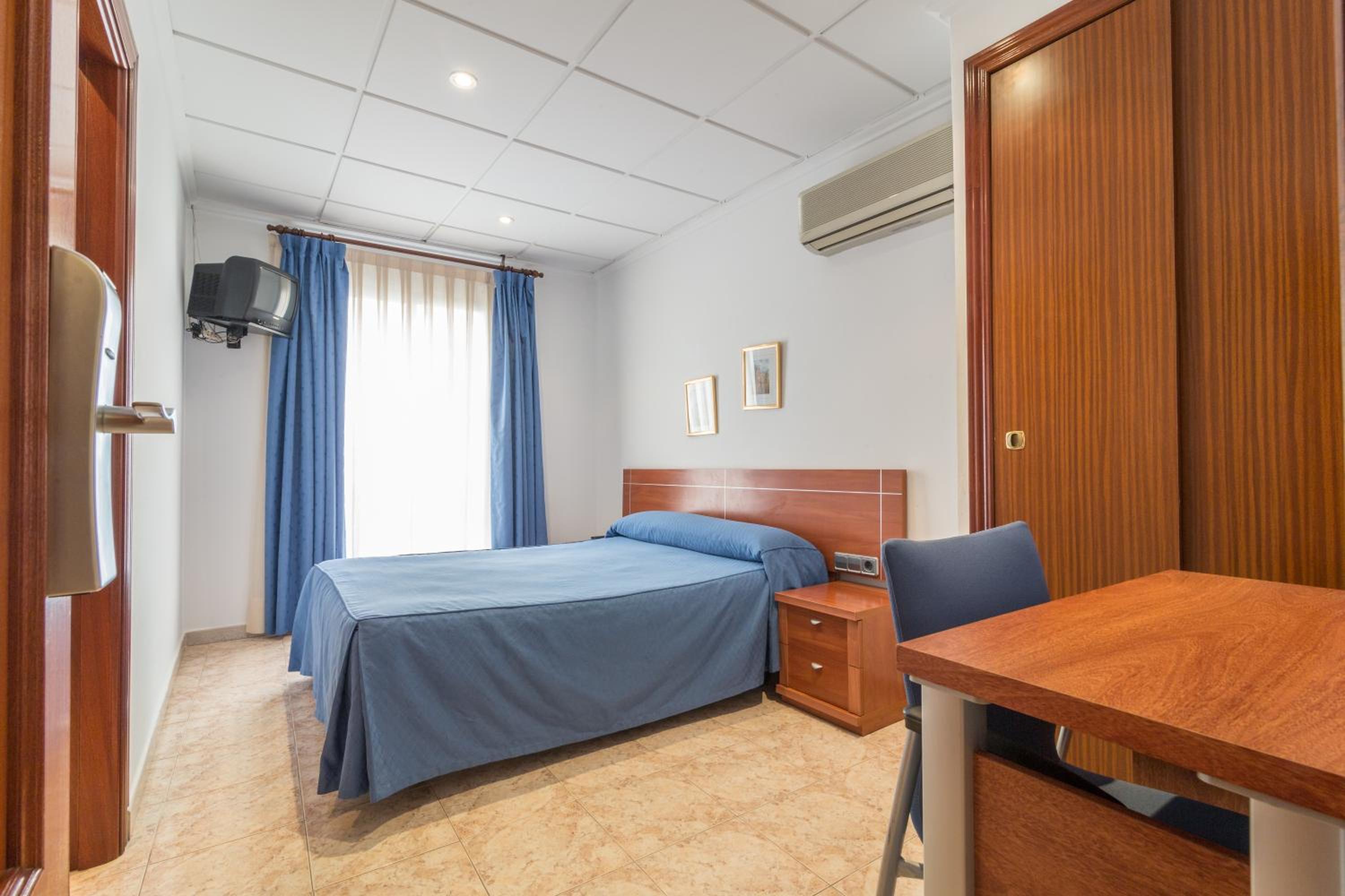Single Room photo 2
