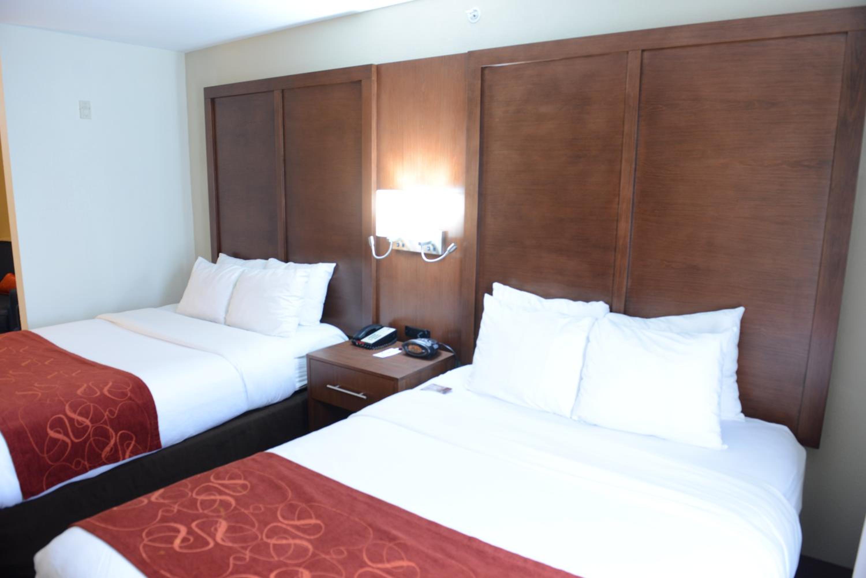 Queen Suite with Two Queen Beds - Non-Smoking - Photo 2